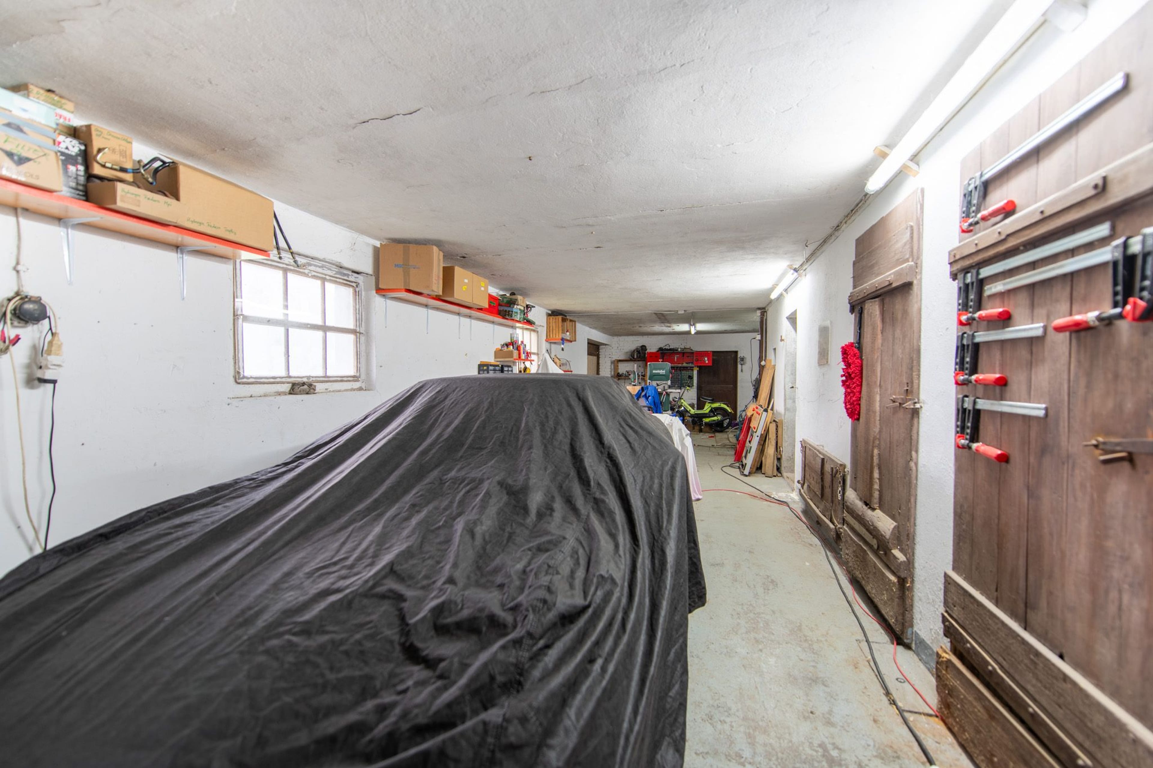 Grosses Bauernhaus direkt am Bach mit Landparzelle und Ausbaupotenzial - Bild 13