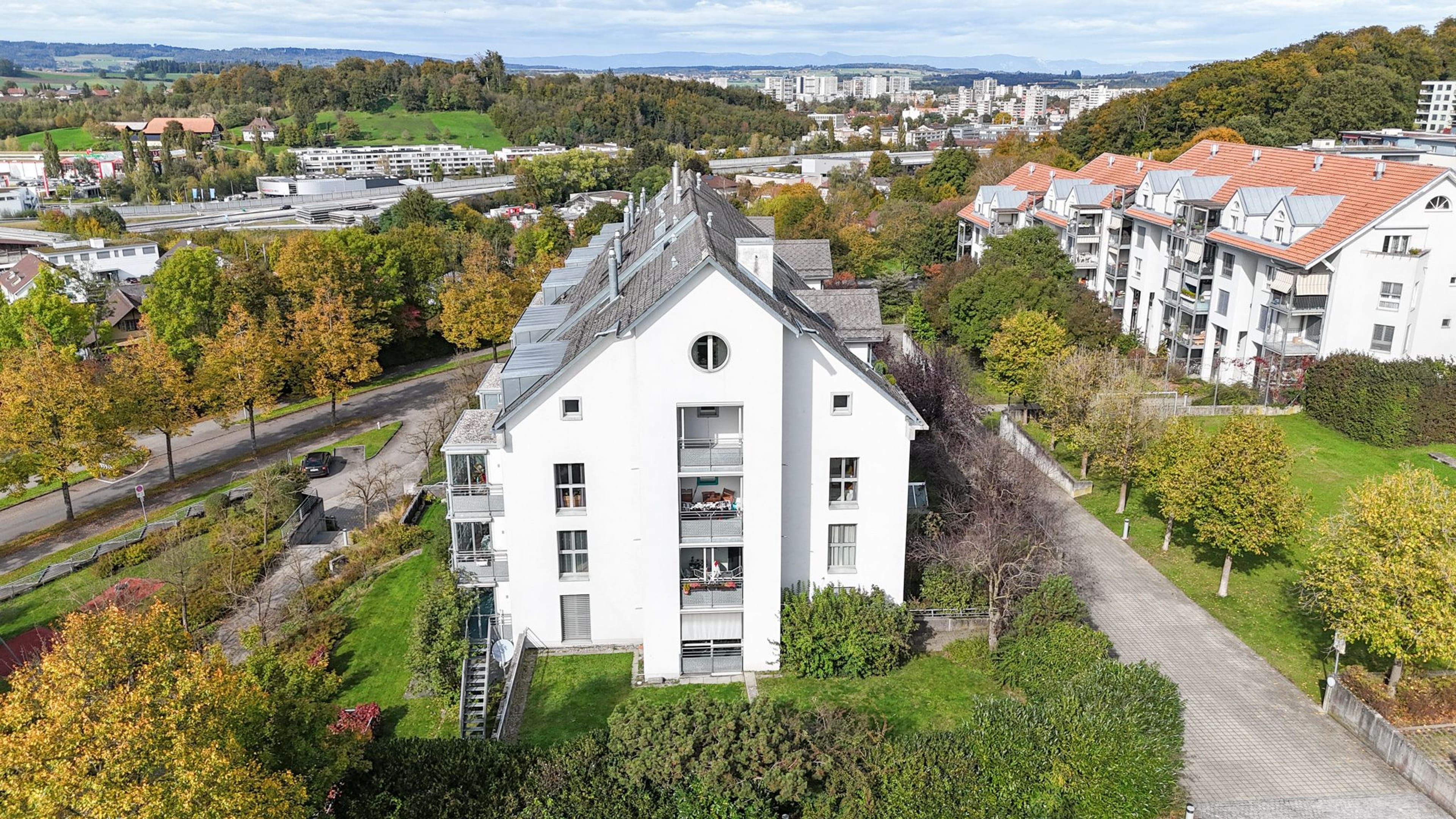 Zentral und ruhig: Helle 3.5-Zimmer-Duplex-Wohnung mit Wintergarten und Balkon - 20