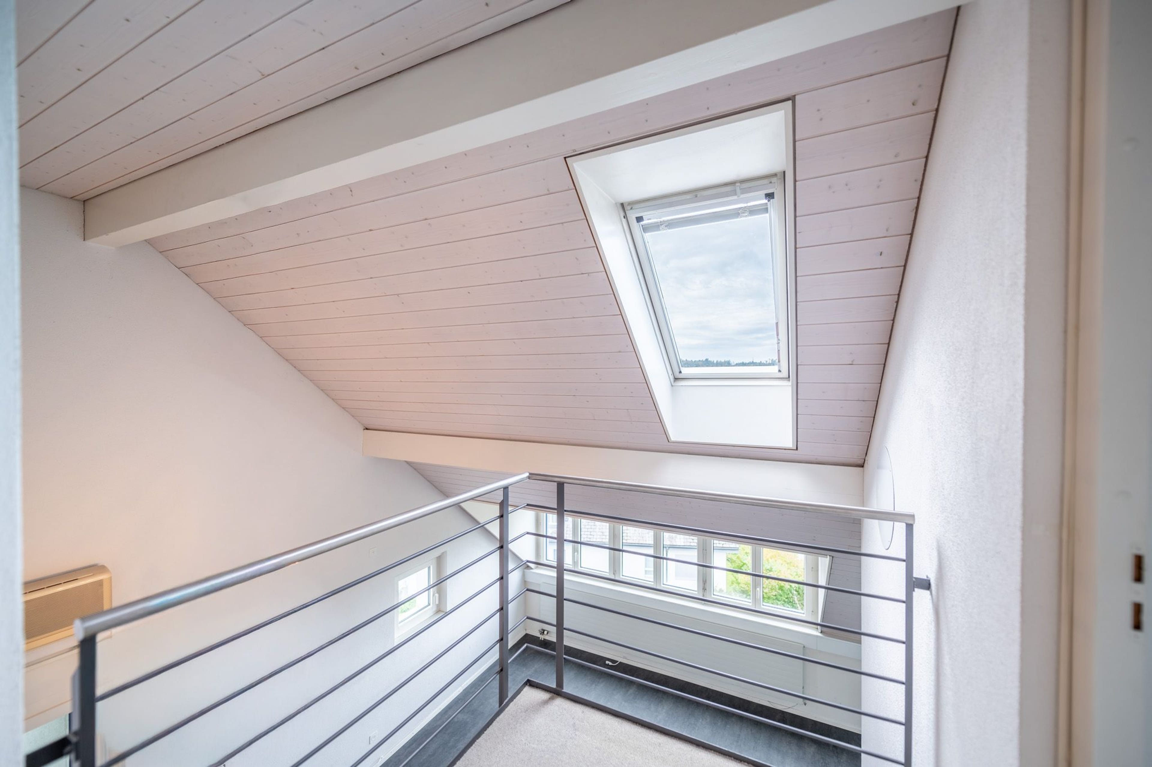Zentral und ruhig: Helle 3.5-Zimmer-Duplex-Wohnung mit Wintergarten und Balkon - 13