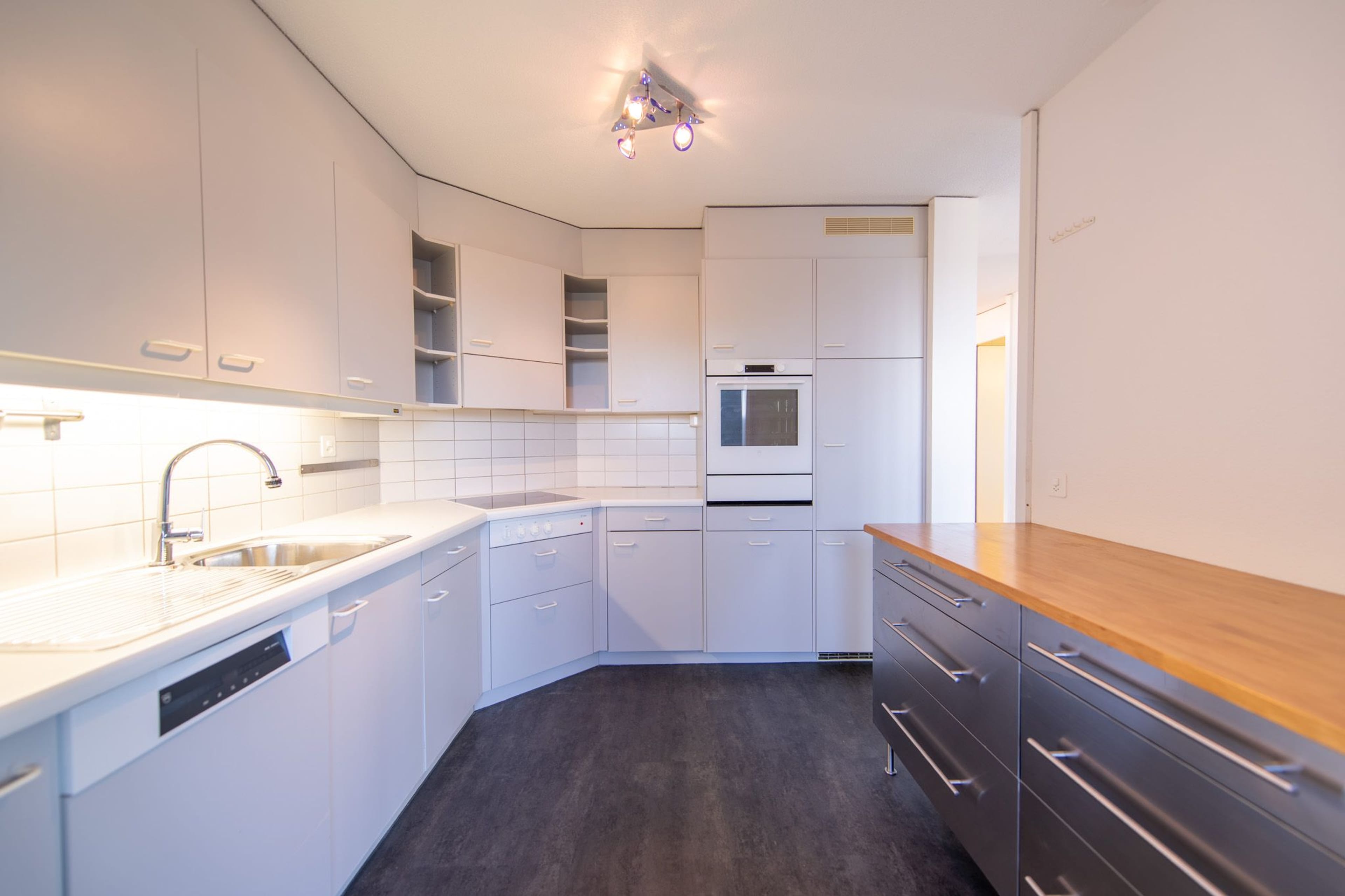 Zentral und ruhig: Helle 3.5-Zimmer-Duplex-Wohnung mit Wintergarten und Balkon - Bild 5