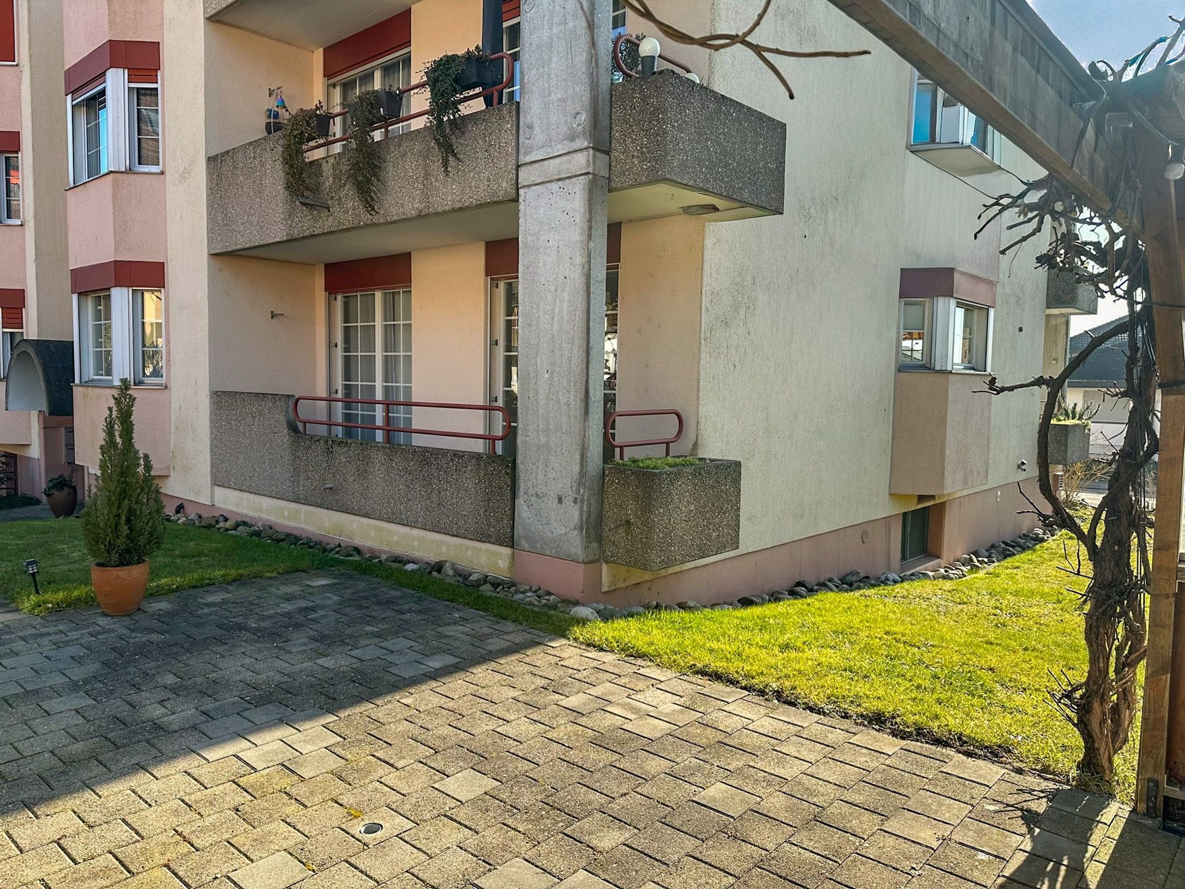Attraktive Hochparterre-Wohnung mit Cheminée und viel Stauraum - 14