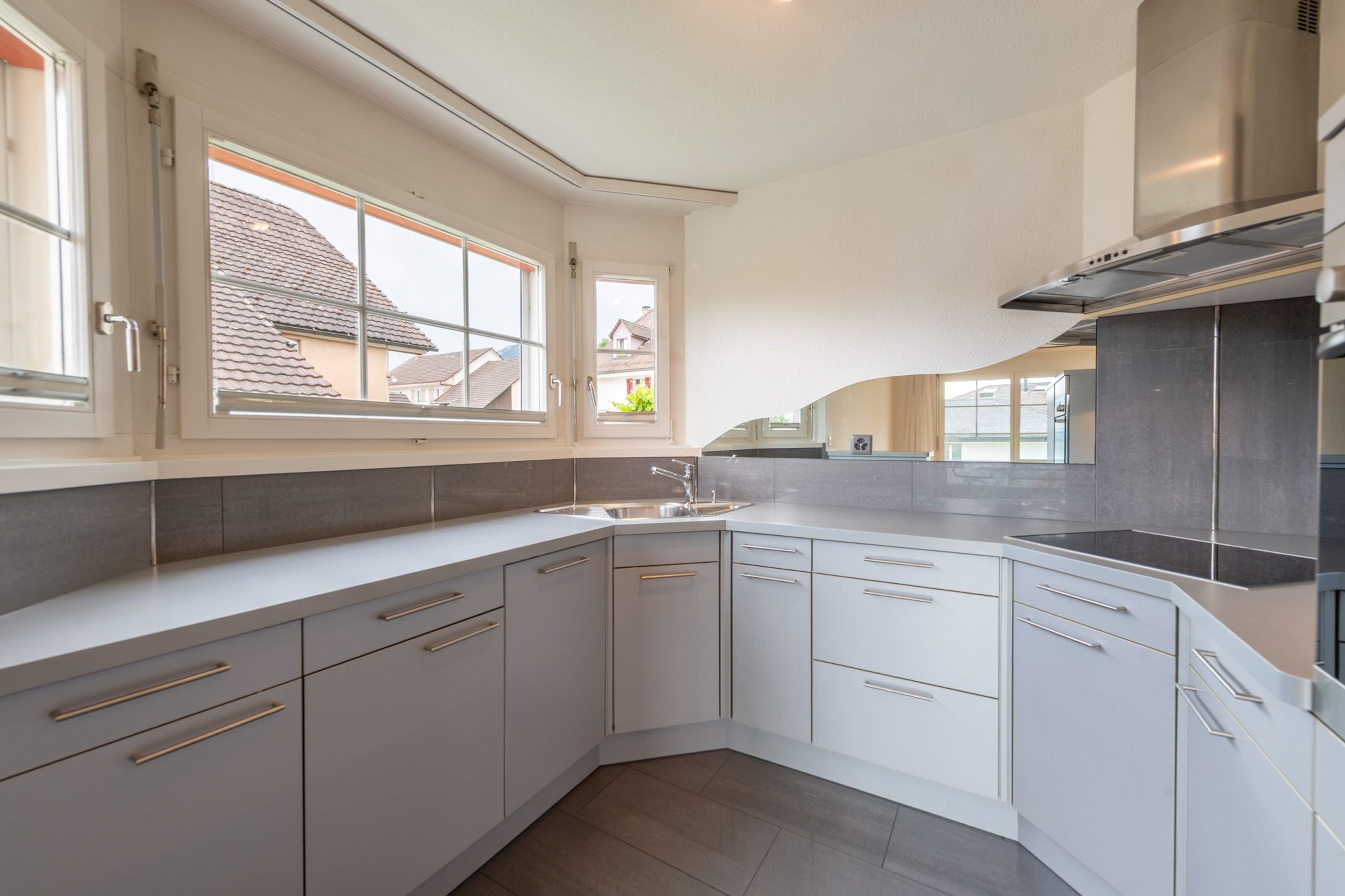 Attraktive Hochparterre-Wohnung mit Cheminée und viel Stauraum - Bild 3