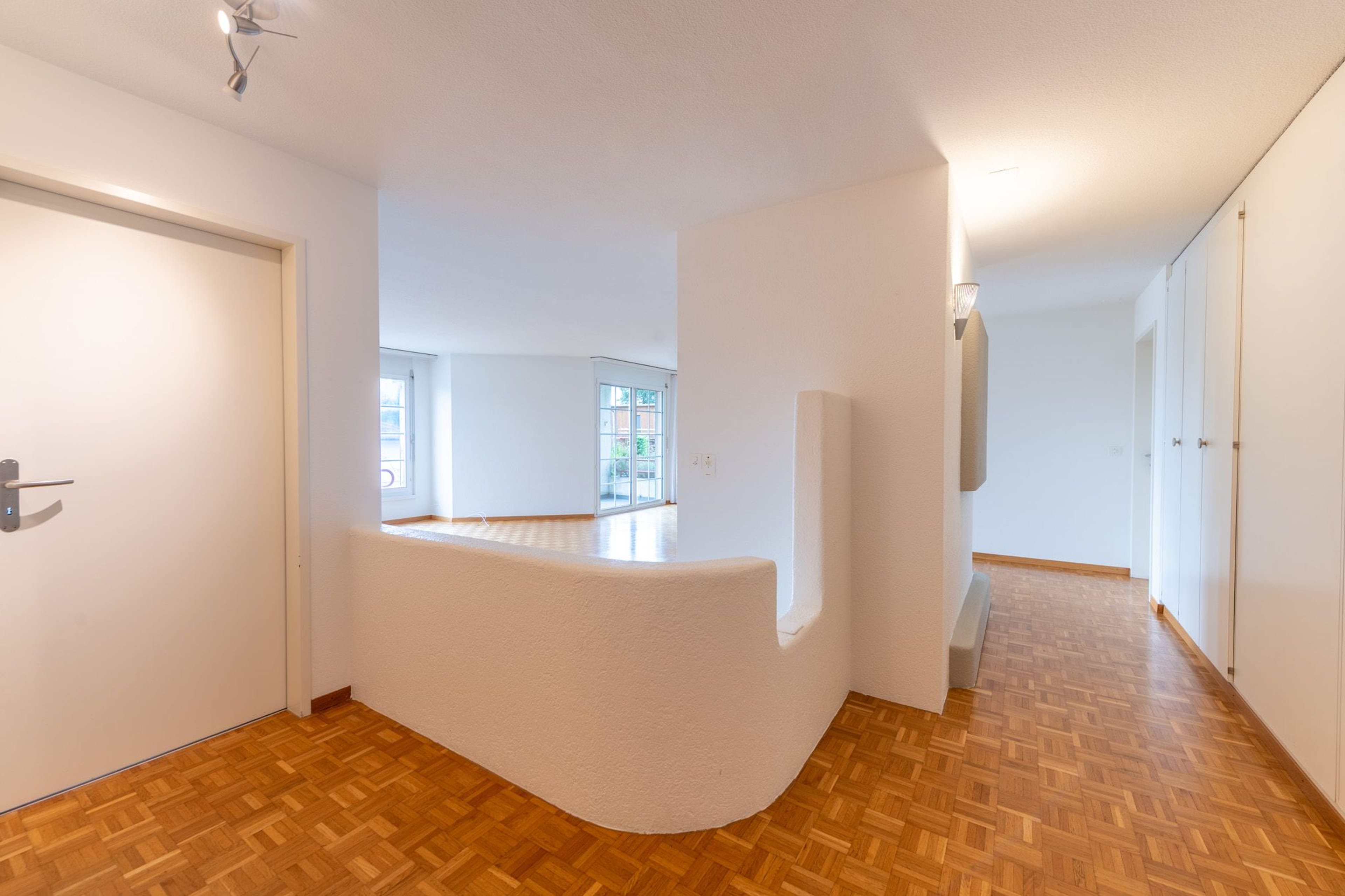 Attraktive Hochparterre-Wohnung mit Cheminée und viel Stauraum - Bild 6