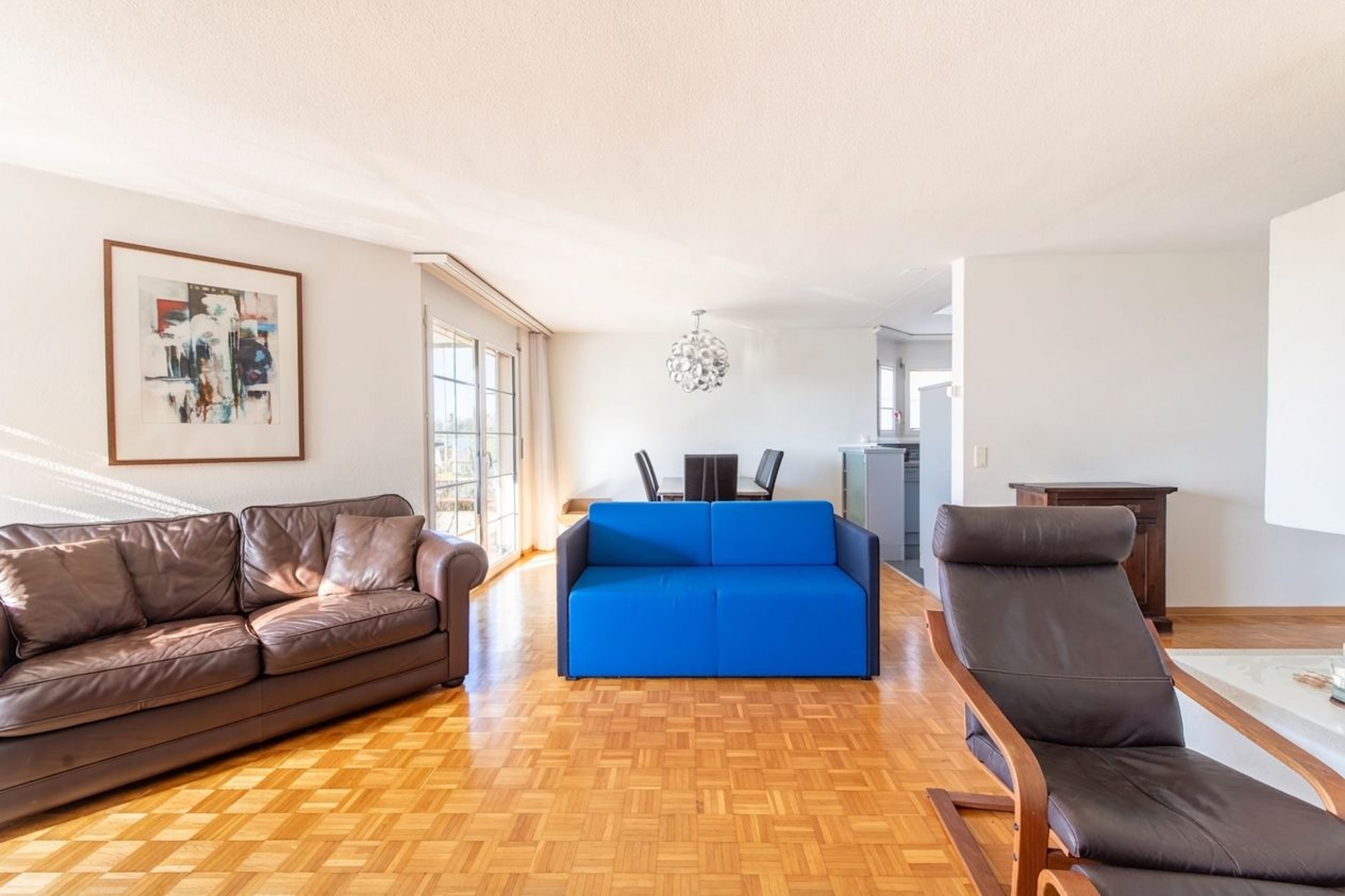 Lichtdurchflutete 5.5-Zimmer-Hochparterrewohnung mit viel Wohnkomfort - Bild 3