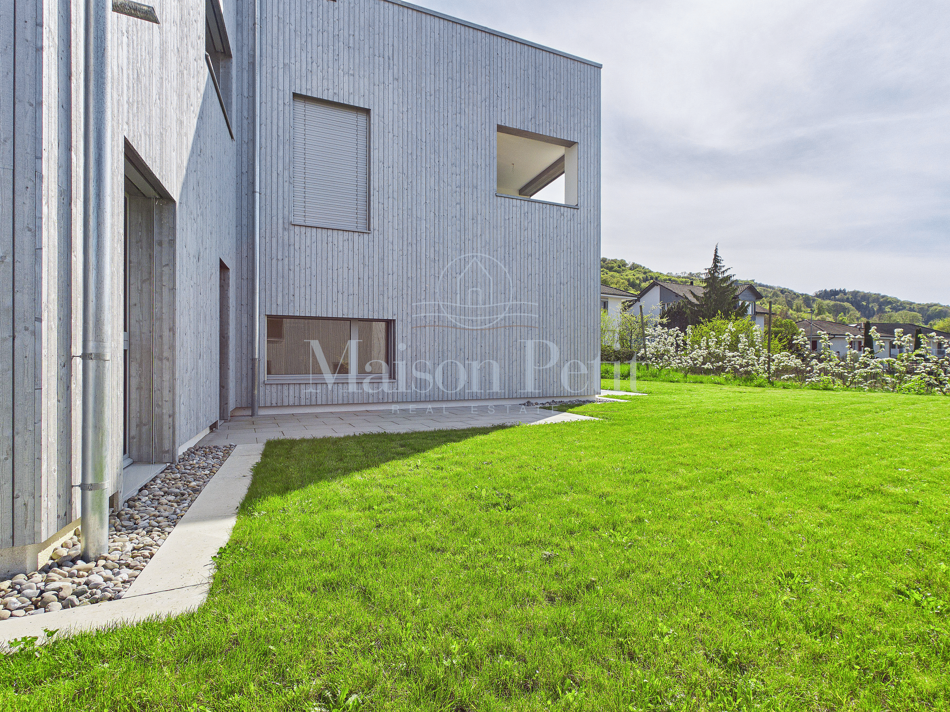 Zauberhafte 5.5-Zimmer-Gartenwohnung mit 336 m² Garten und Privatsphäre  - Bild 2