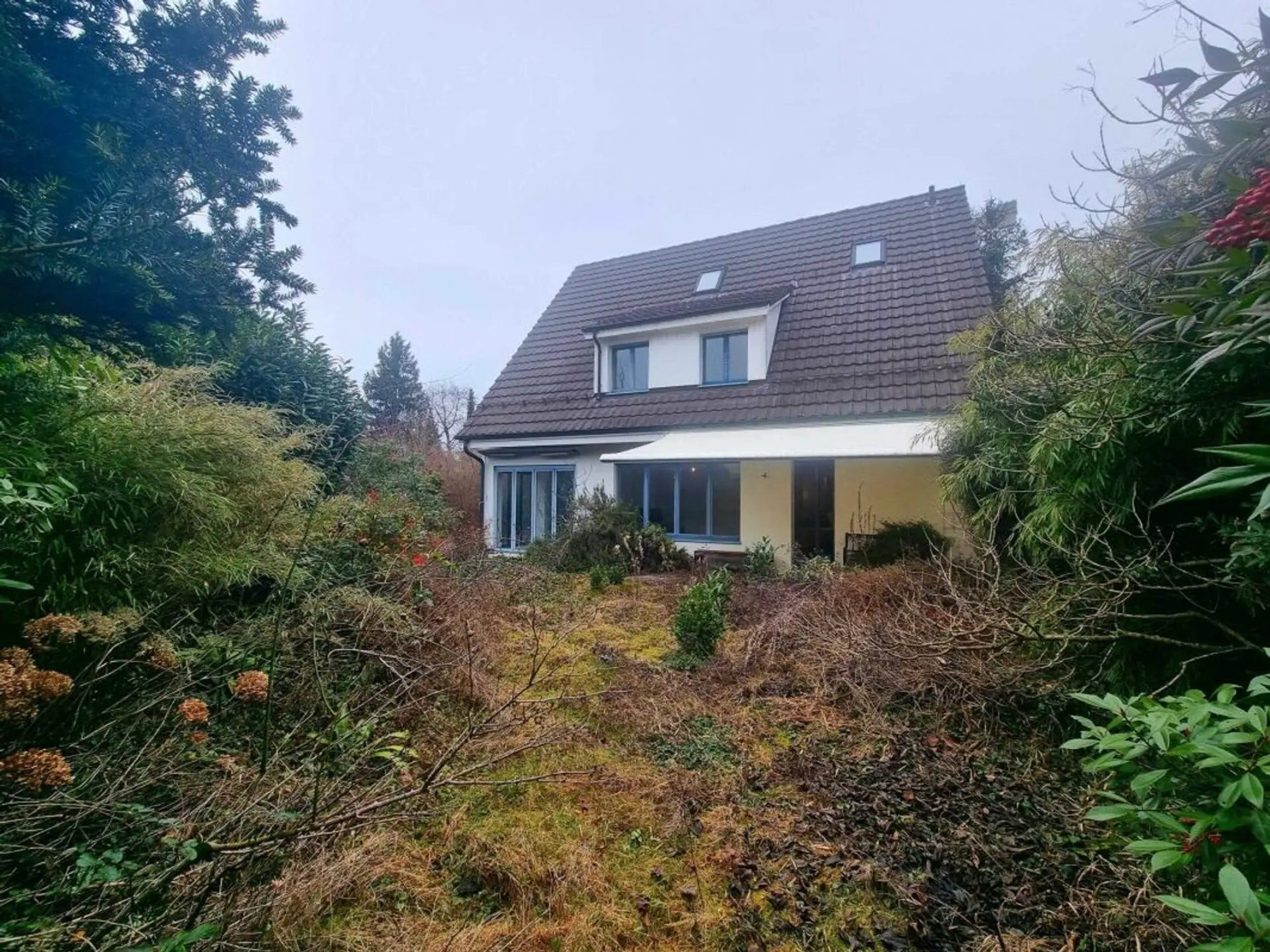 Grosszügiges 10-Zimmer-Einfamilienhaus mit Garten in Riehen - 1