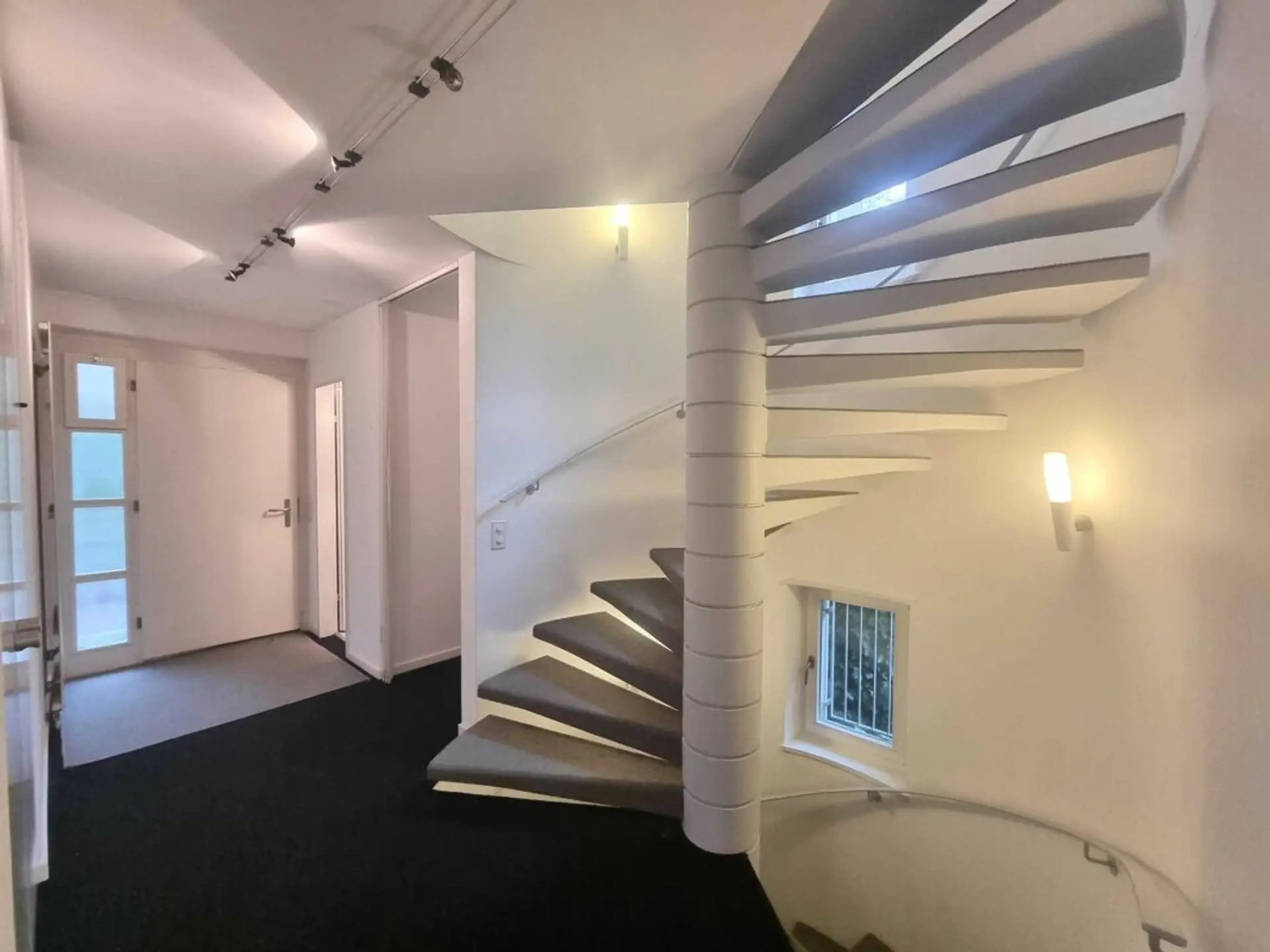 Grosszügiges 10-Zimmer-Einfamilienhaus mit Garten in Riehen - 2