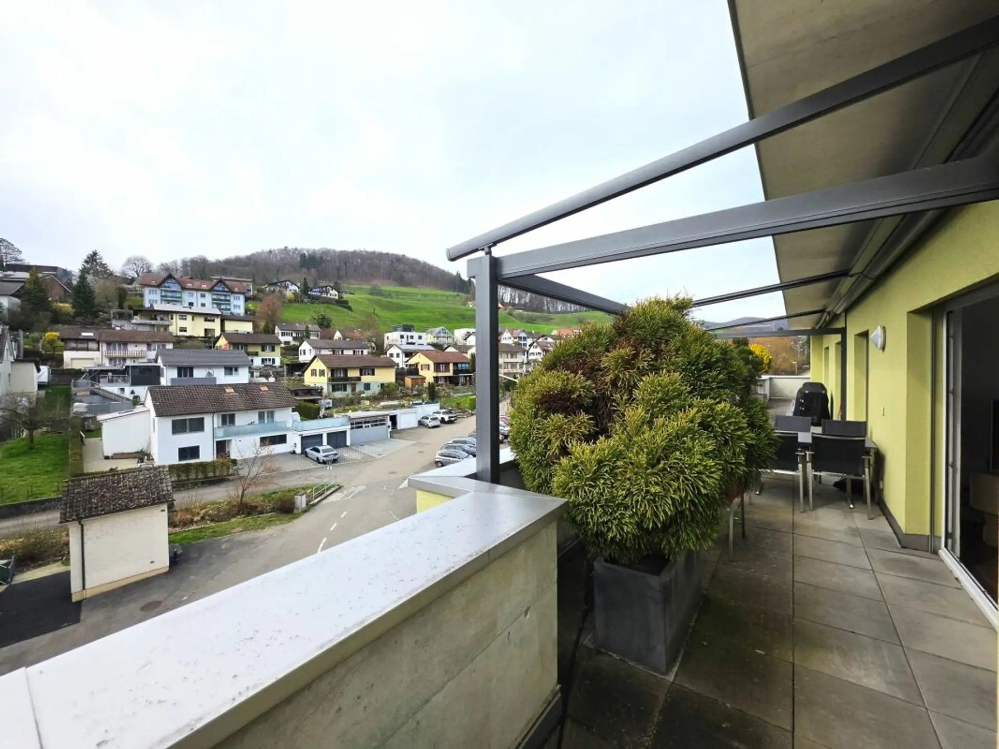 Lichtdurchflutete 5.5-Zimmer-Attika mit 119 m² Terrasse, Gelterkinden - 4