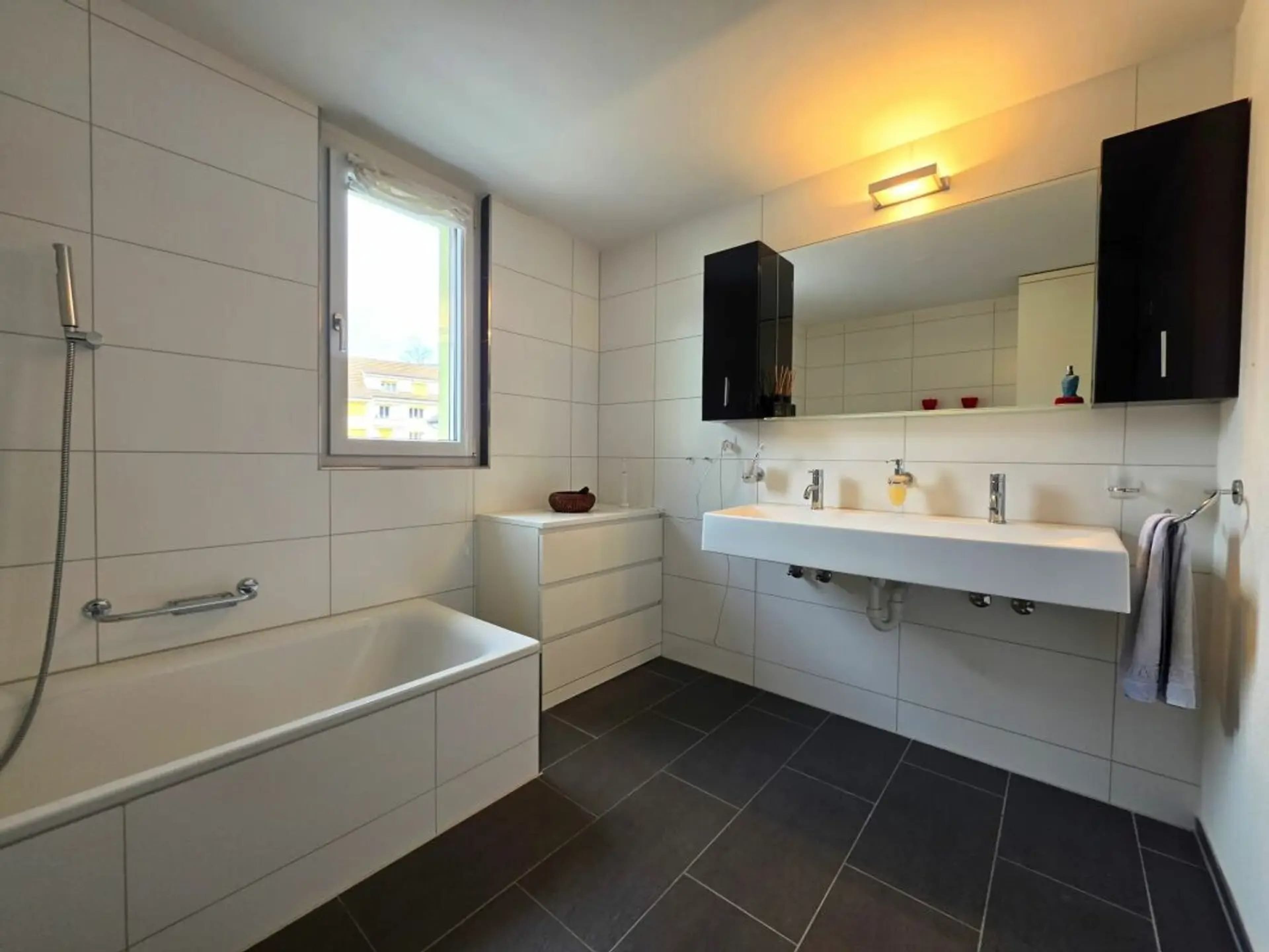 Lichtdurchflutete 5.5-Zimmer-Attika mit 119 m² Terrasse, Gelterkinden - 12