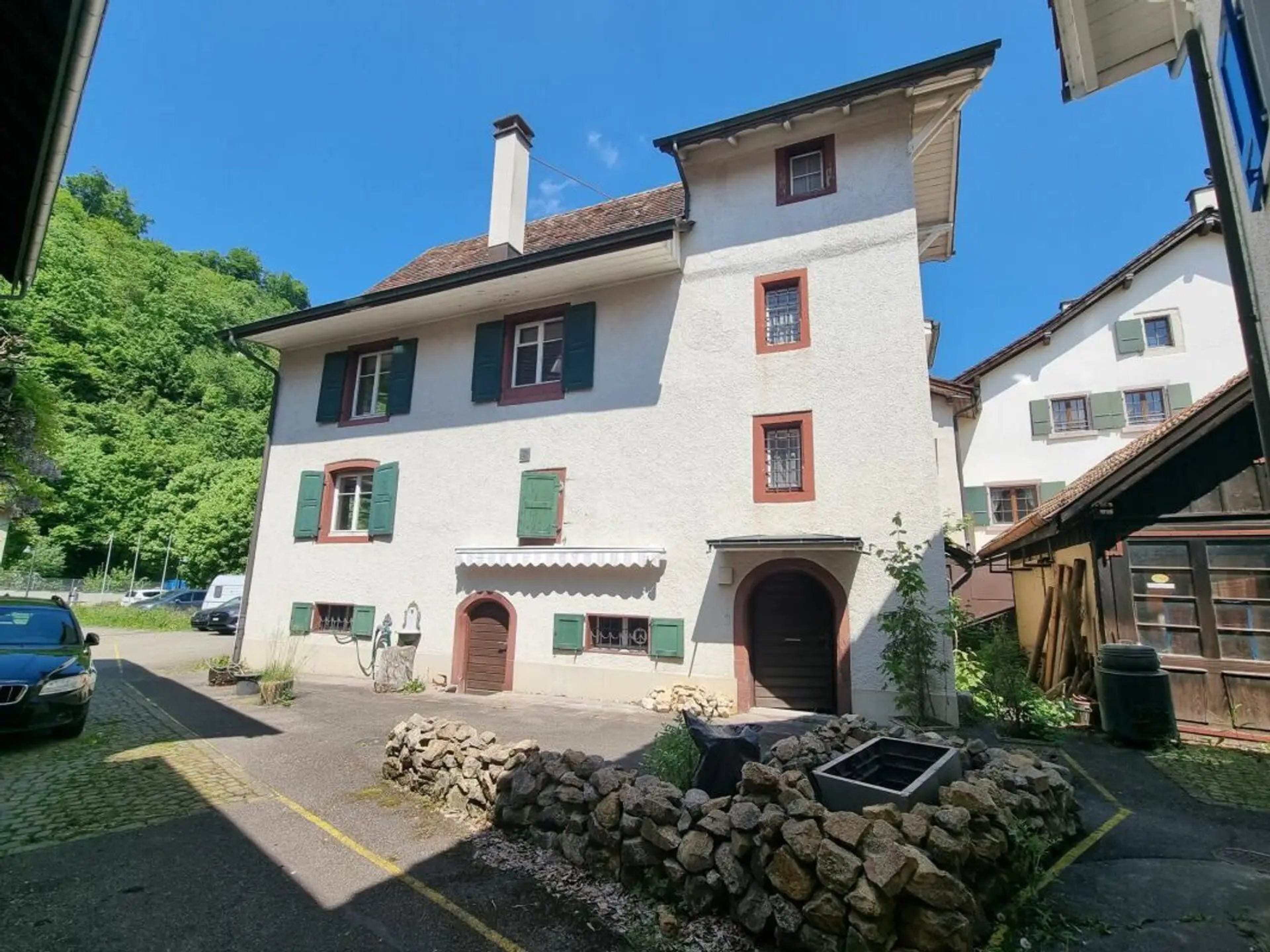 Charaktervolles 3-Familienhaus mit Potenzial in Hölstein kaufen - 1