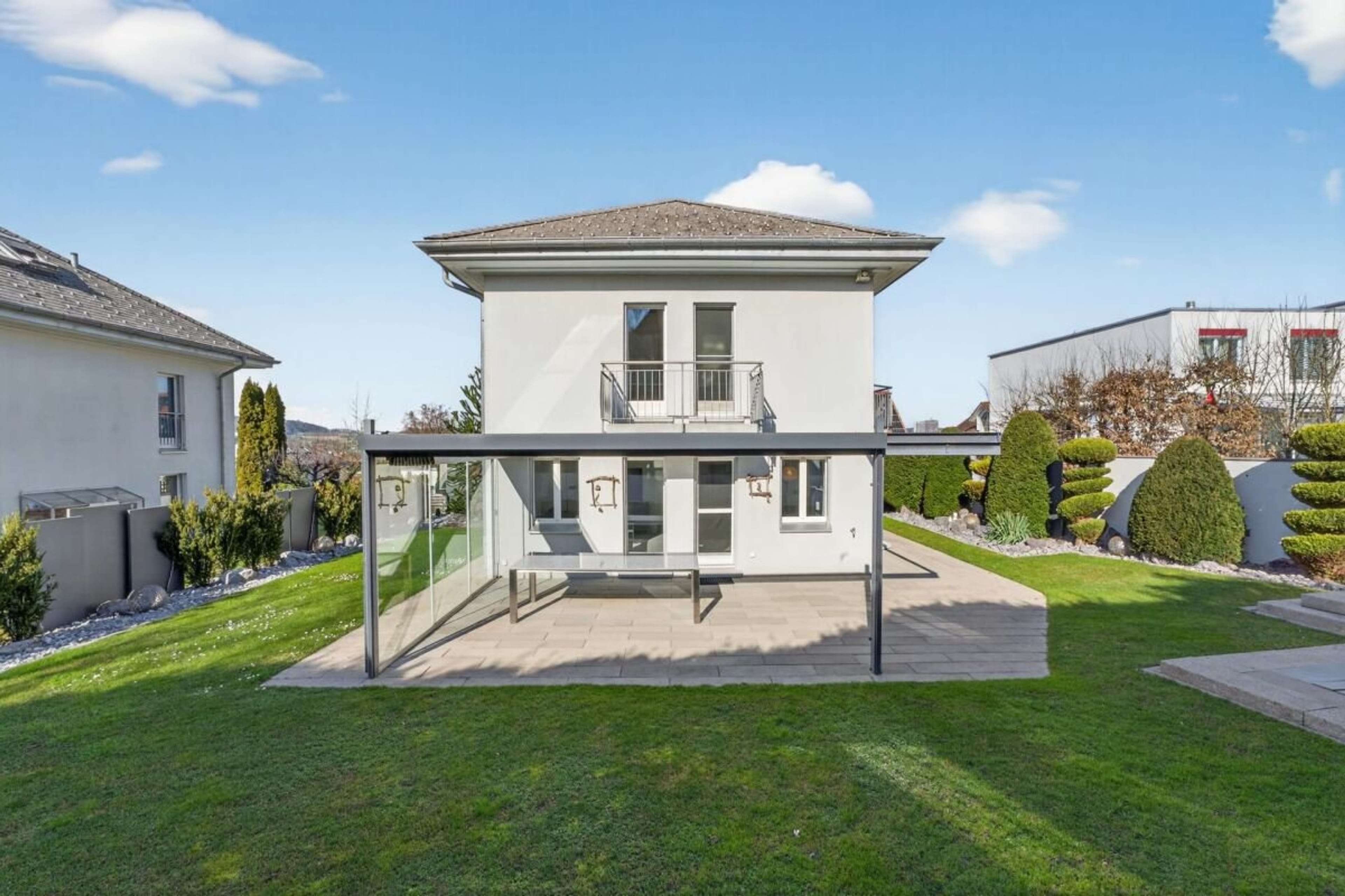 Familienfreundliches Einfamilienhaus mit vielseitigen Nutzungsmöglichkeiten und privater Gartenoase - Bild 3
