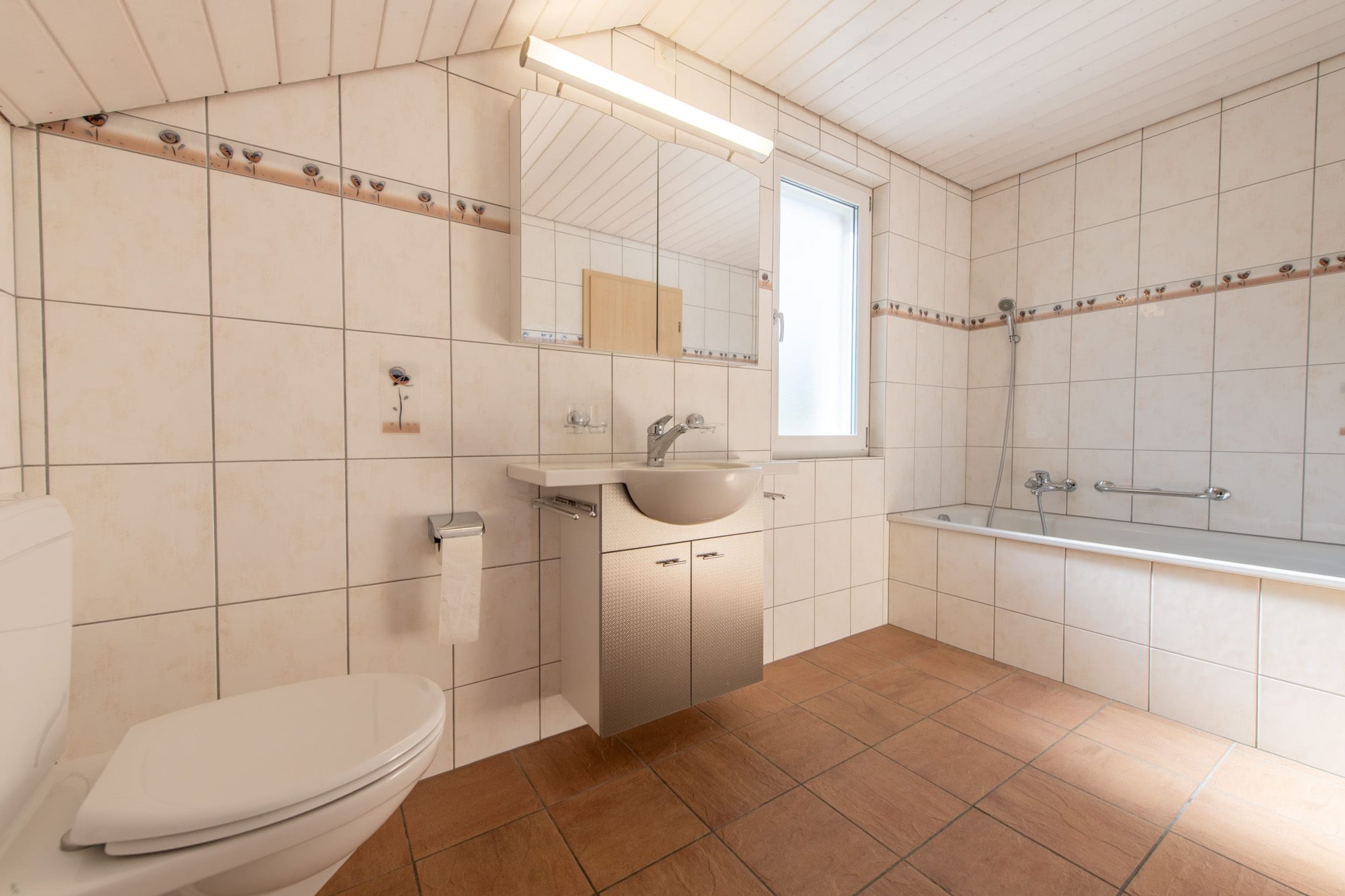 Ein Zuhause zum Wohlfühlen – helles Wohnambiente, Cheminée und sonnige Terrasse - 11