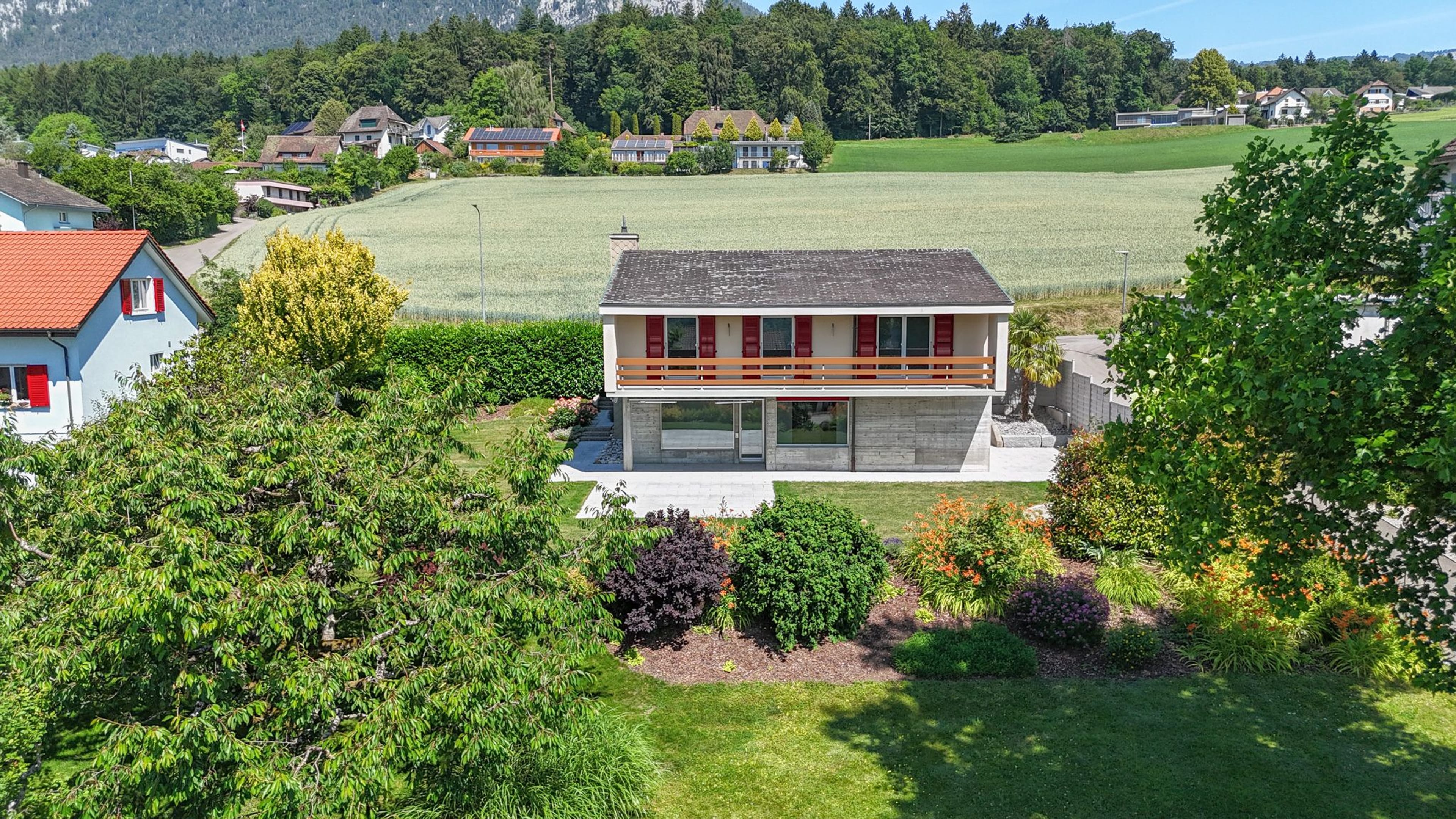 Lichtdurchflutetes Einfamilienhaus mit einzigartigem Alpenpanorama - 1
