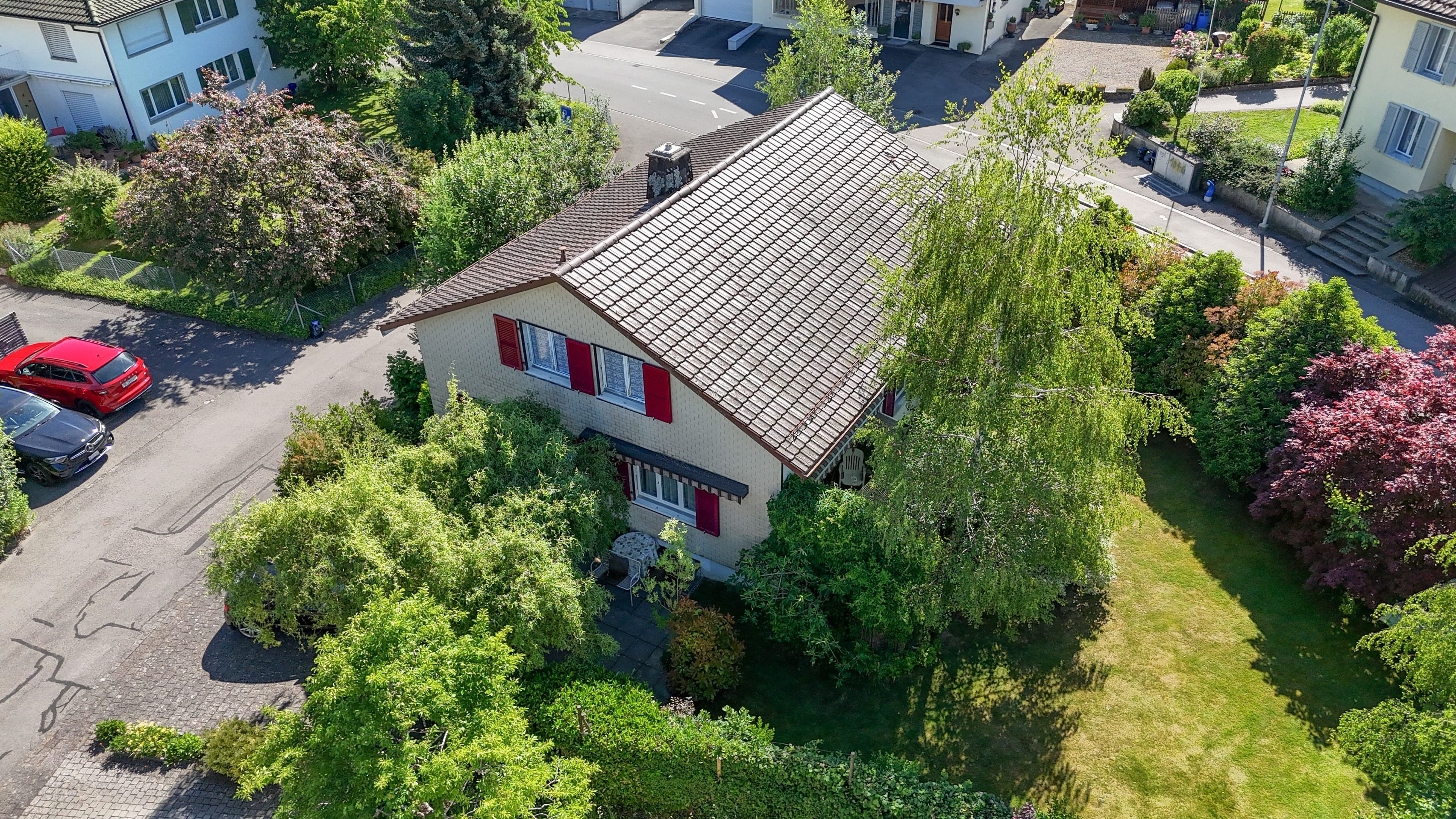 Zentrumsnahes Potenzial: Ausbaubares 5-Zimmer-Einfamilienhaus mit grosszügigem Garten - 22