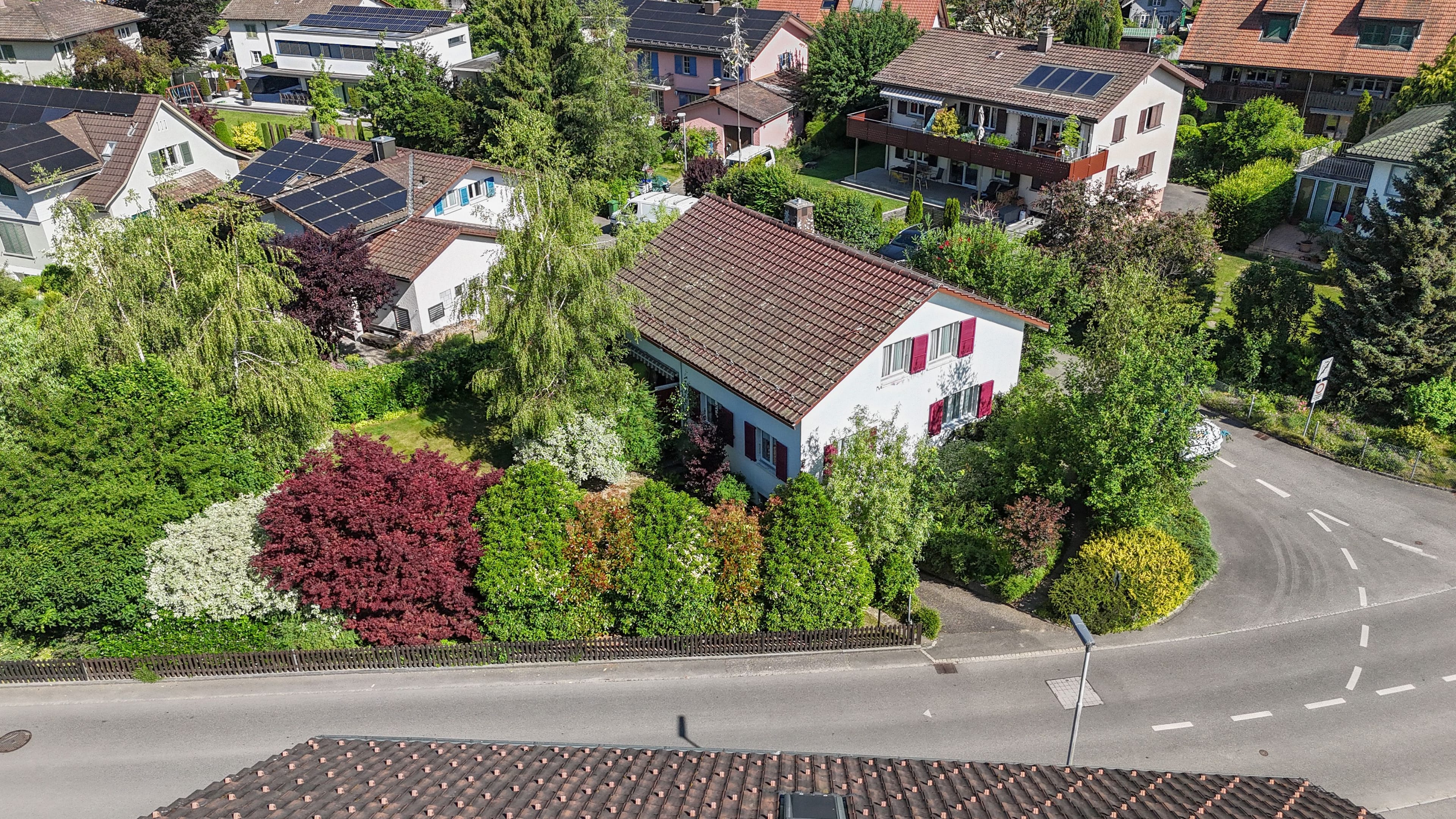 Zentrumsnahes Potenzial: Ausbaubares 5-Zimmer-Einfamilienhaus mit grosszügigem Garten - 23