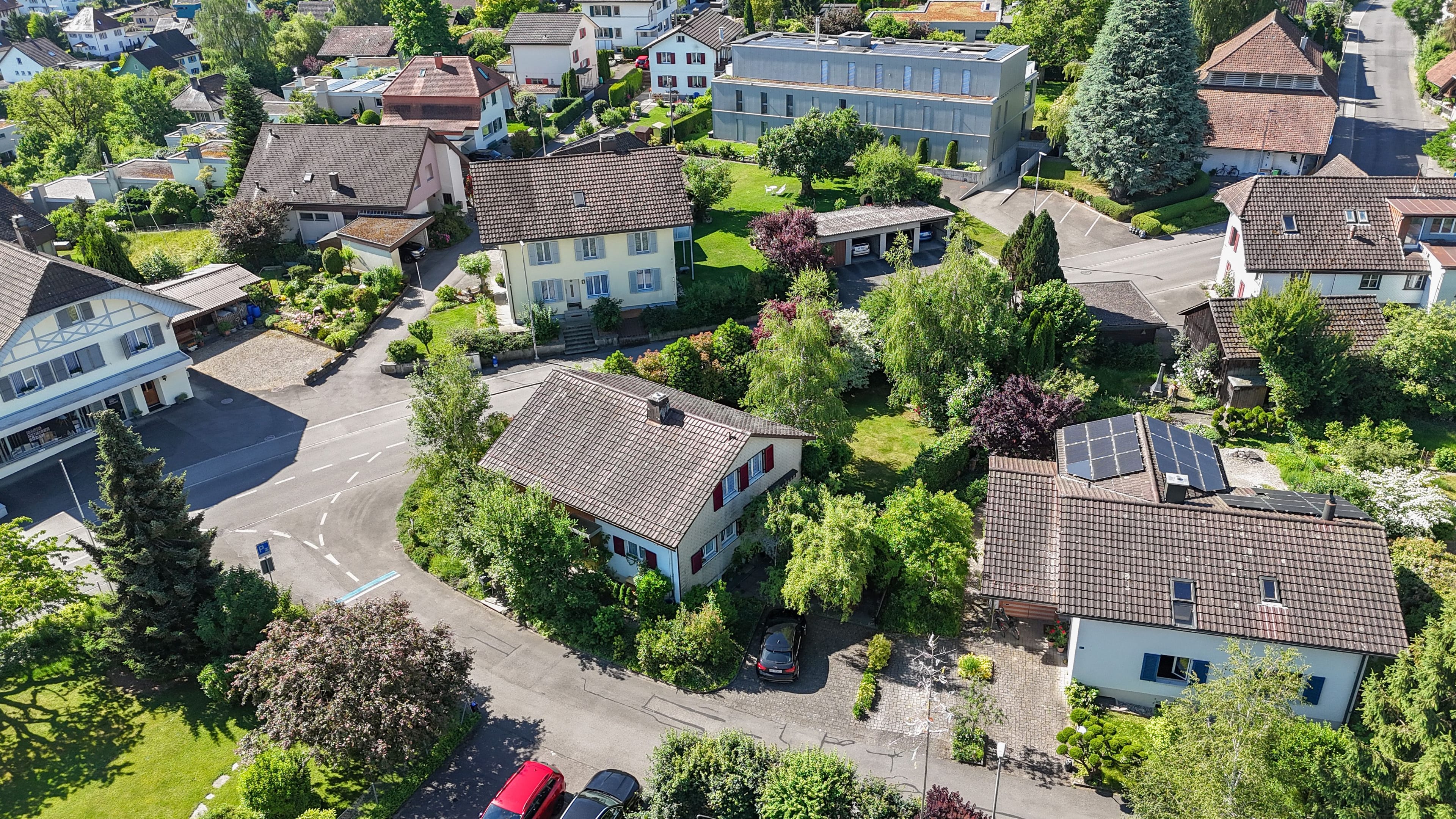 Zentrumsnahes Potenzial: Ausbaubares 5-Zimmer-Einfamilienhaus mit grosszügigem Garten - 24