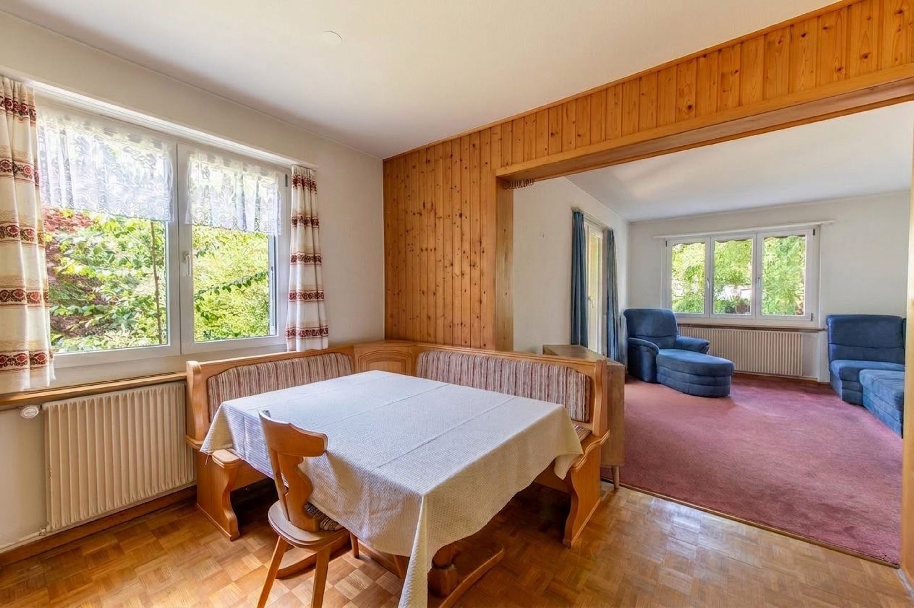 Zentrumsnahes Potenzial: Ausbaubares 5-Zimmer-Einfamilienhaus mit grosszügigem Garten - Bild 4
