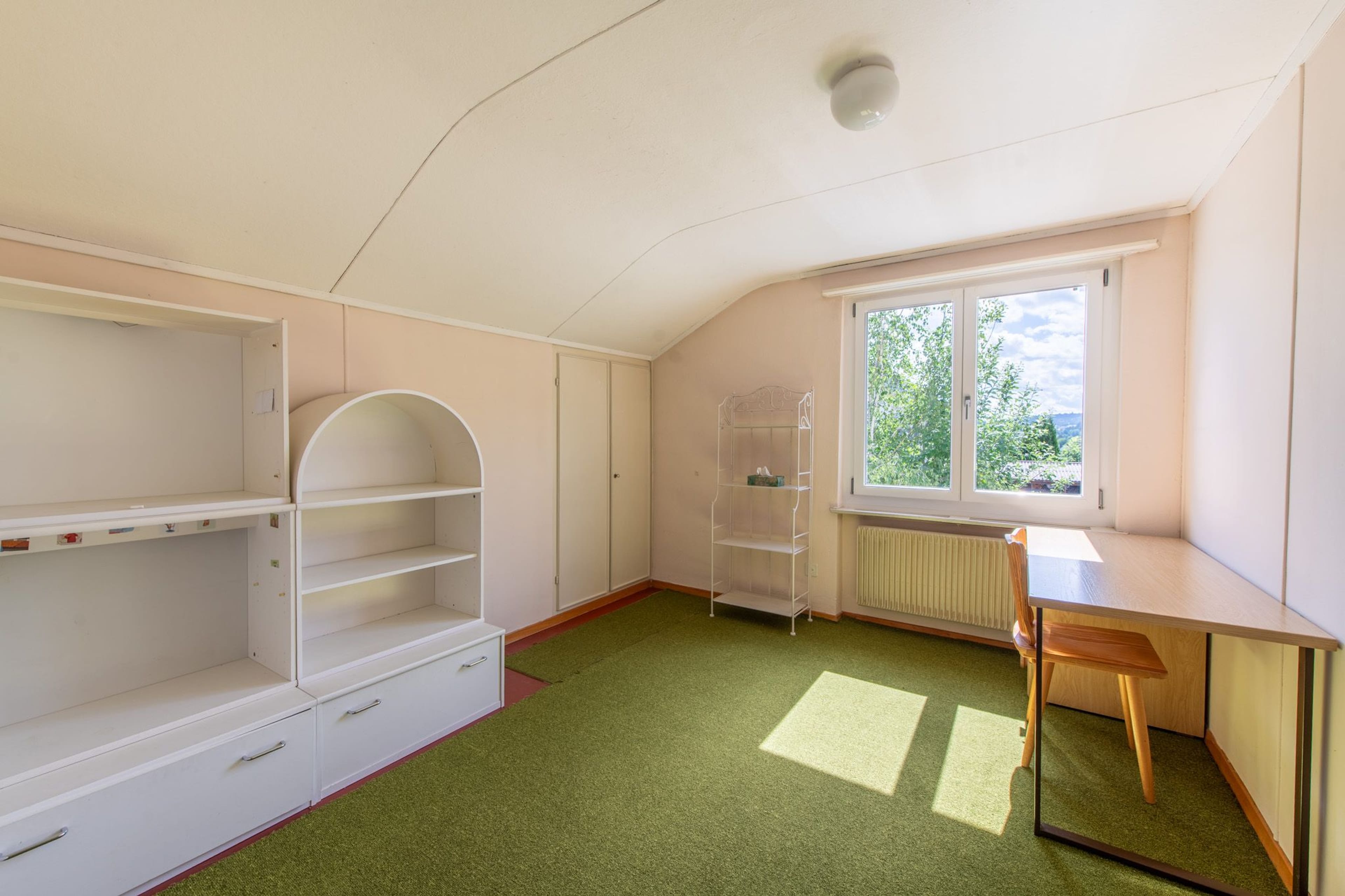 Zentrumsnahes Potenzial: Ausbaubares 5-Zimmer-Einfamilienhaus mit grosszügigem Garten - 11