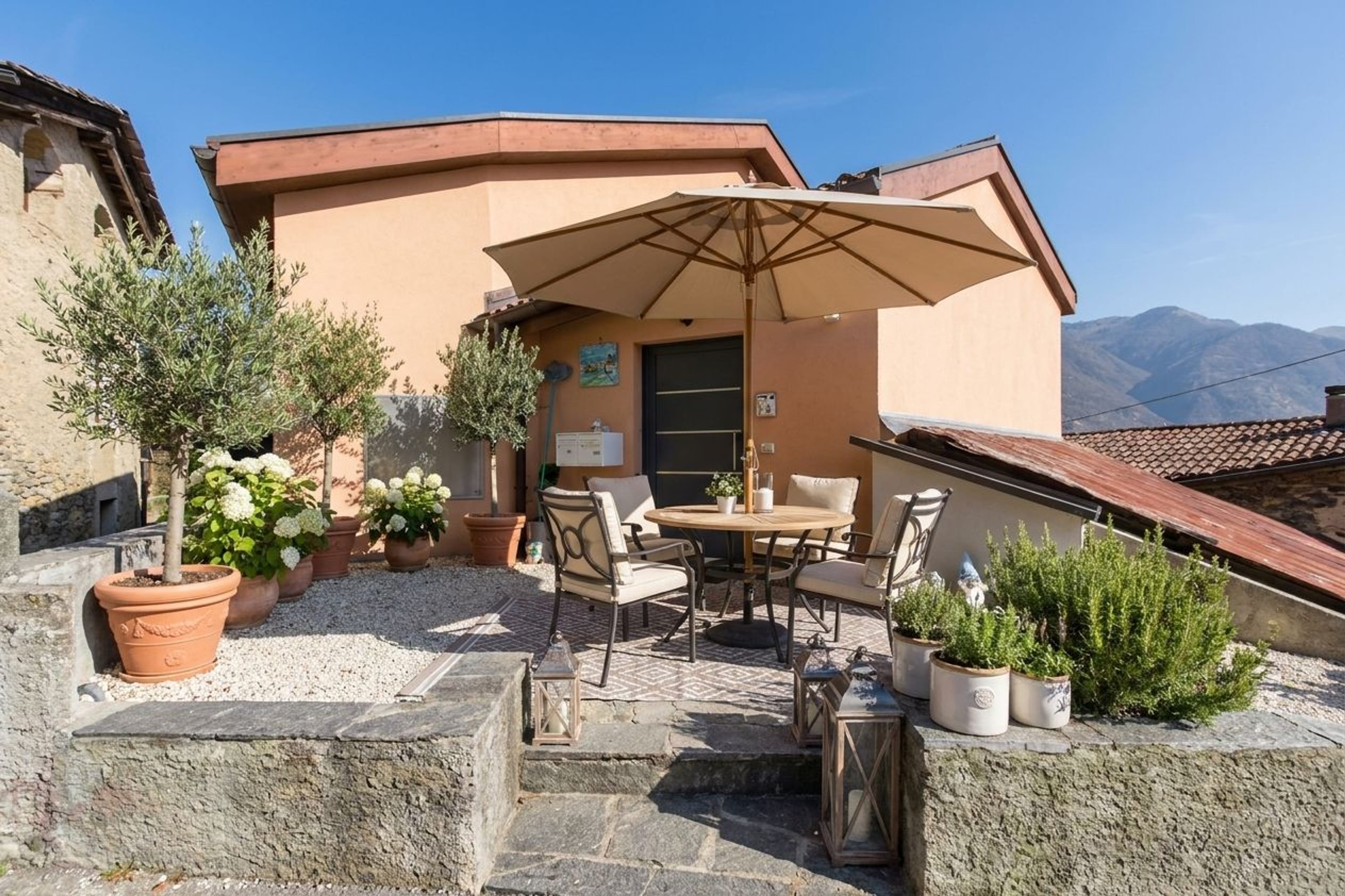Casa unifamiliare 5 locali con terrazza soleggiata a Sigirino - Bild 1
