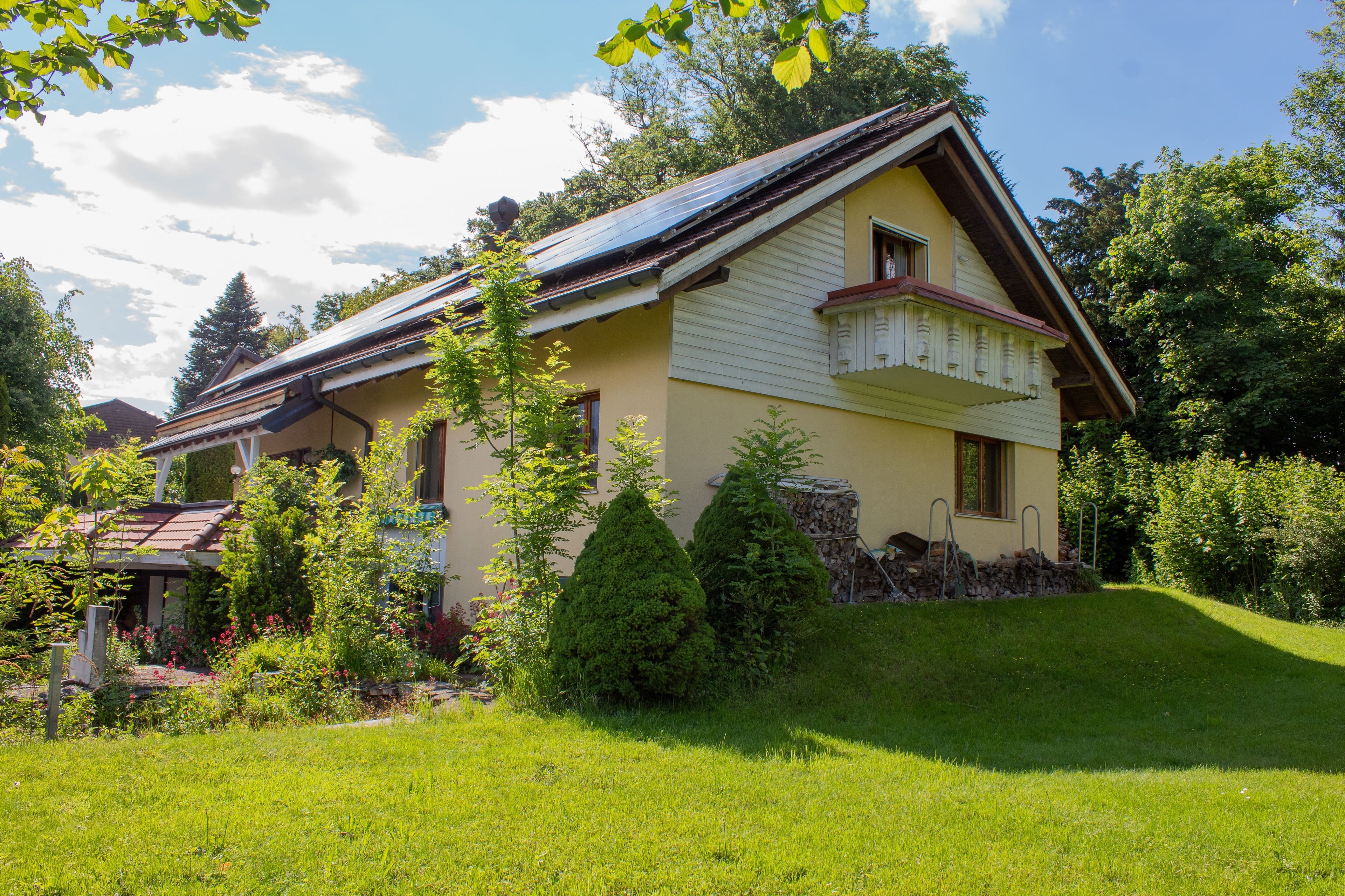 8.5-Zi. EFH mit Einliegerwohnung in Benken - grosszügiges Grundstück