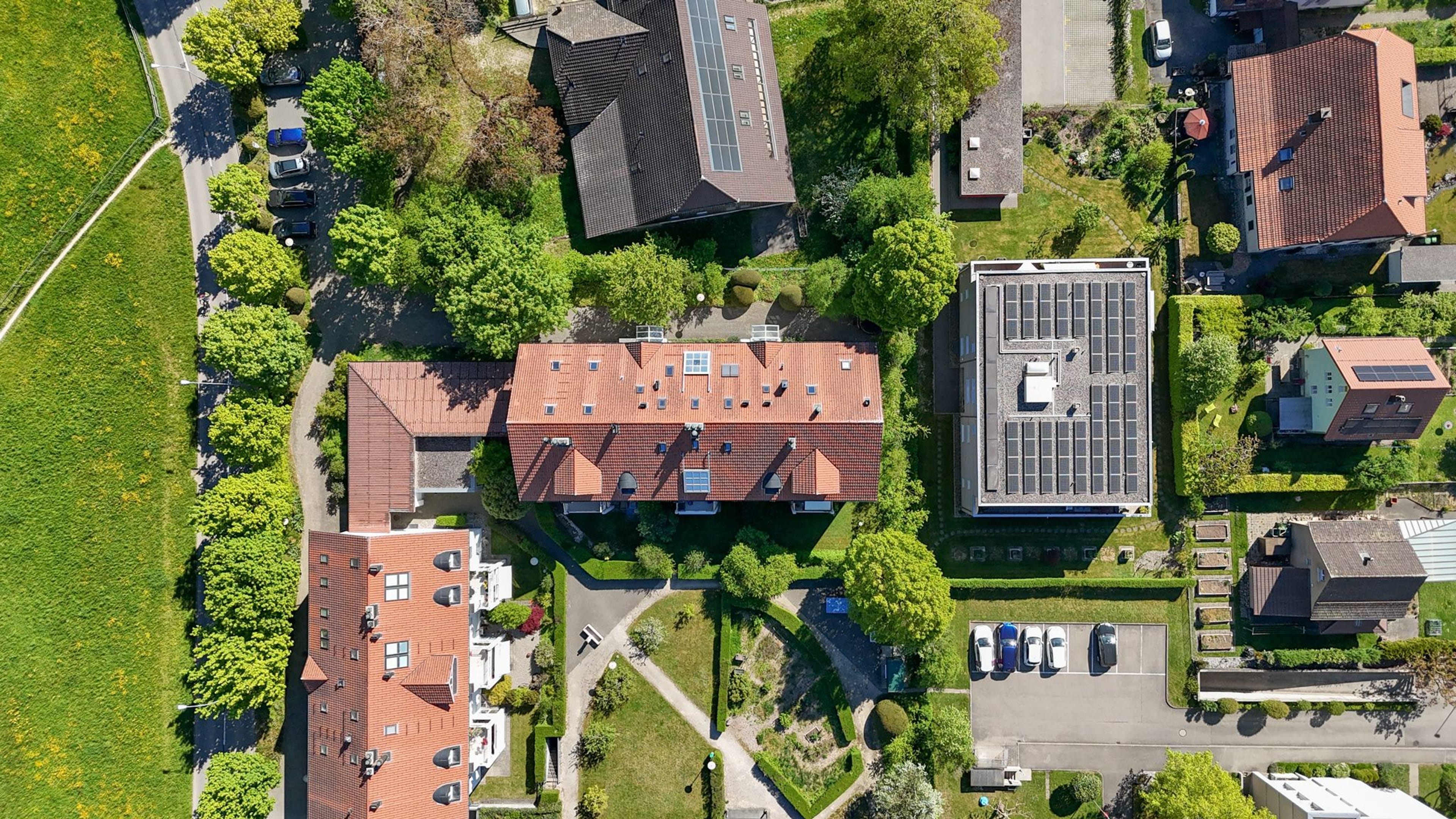 Attraktive Gartenwohnung mit Cheminée und privatem Gartenanteil - Bild 23