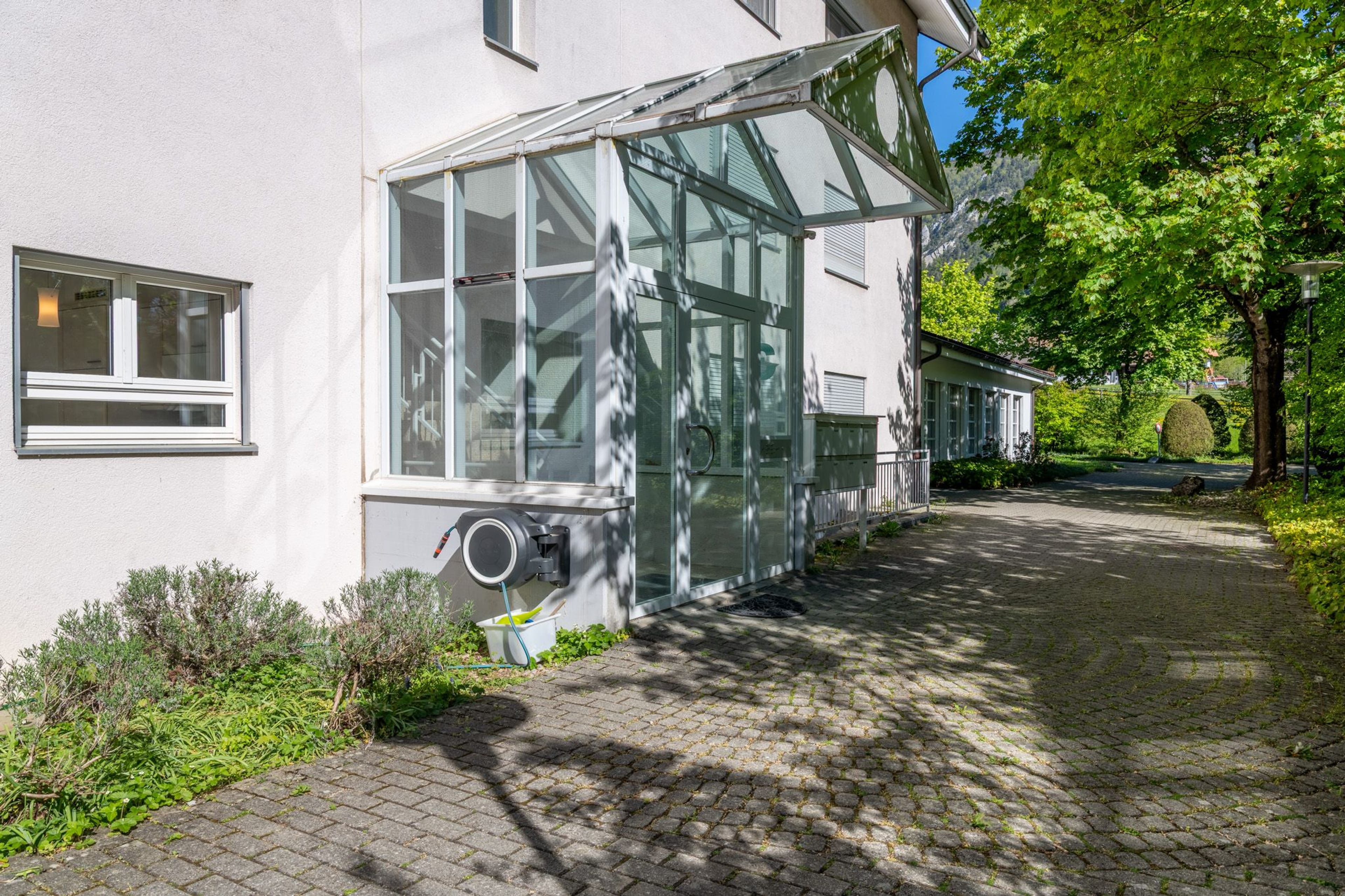 Attraktive Gartenwohnung mit Cheminée und privatem Gartenanteil - Bild 19