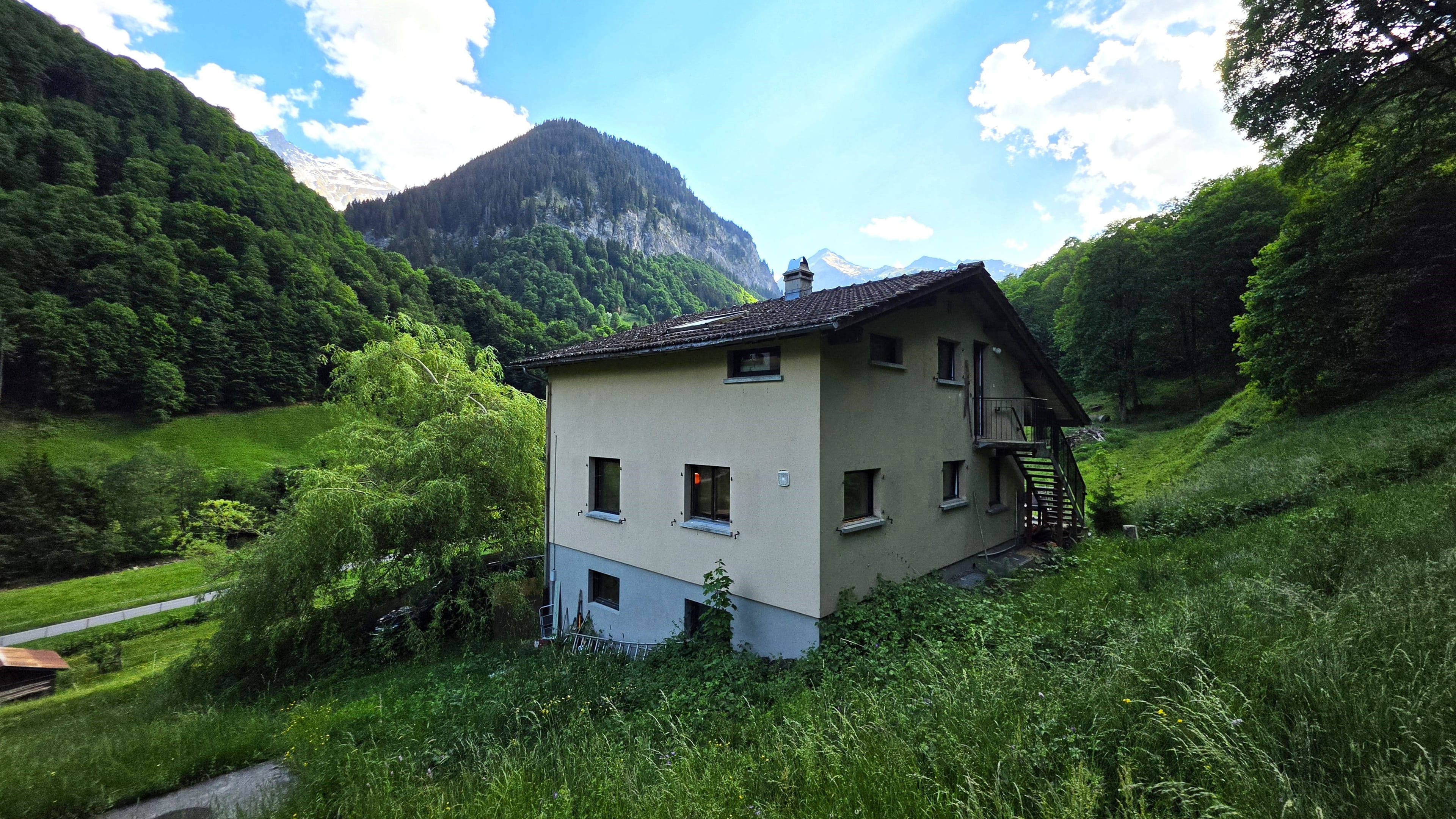 6-Zimmer-Zweifamilienhaus mit Panorama, Schwendi im Weisstannental SG - 4