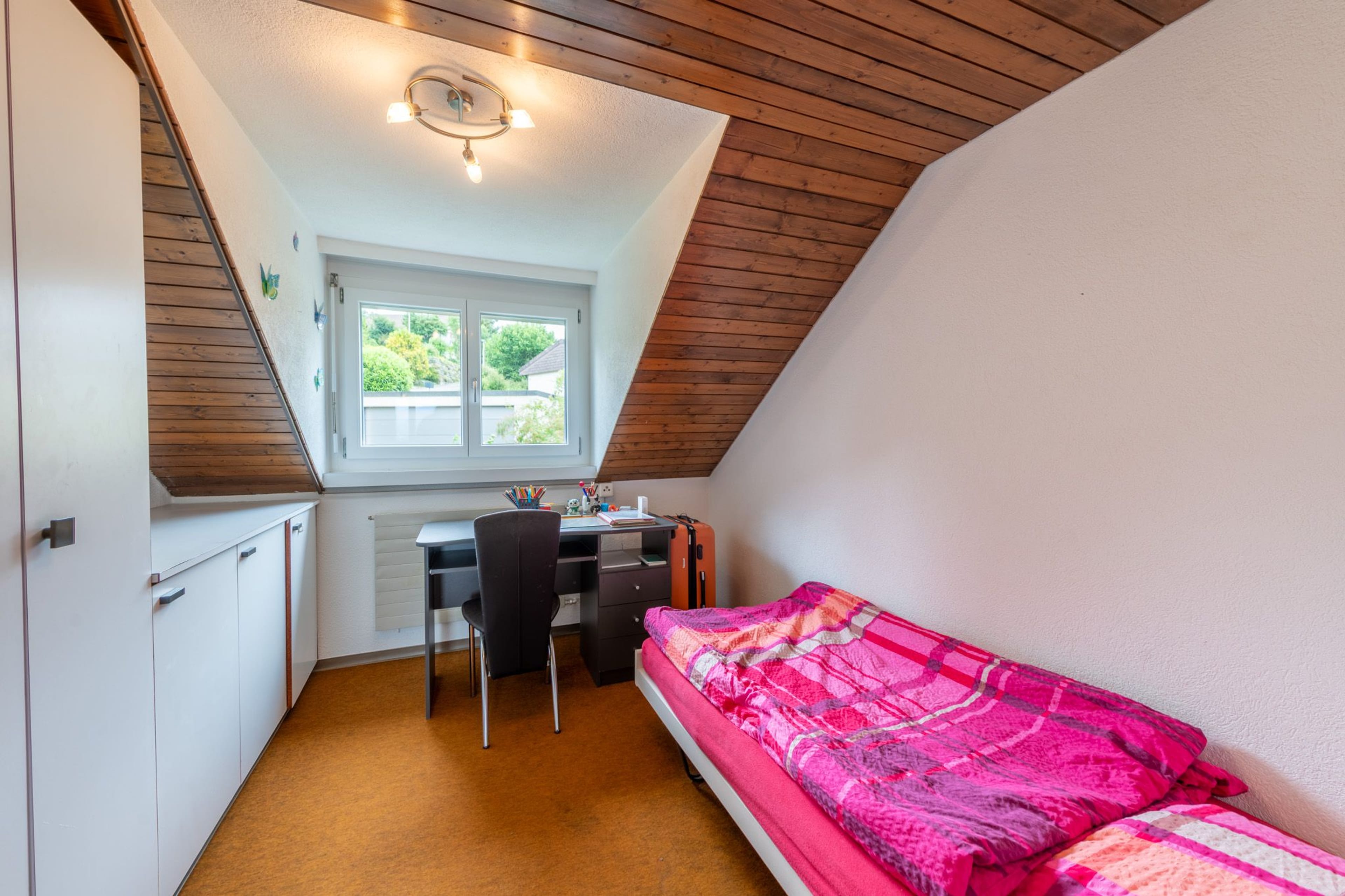 Ihr Rückzugsort mit Weitblick: Freistehendes 6.5-Zimmer-Einfamilienhaus mit Gartenidylle - 12