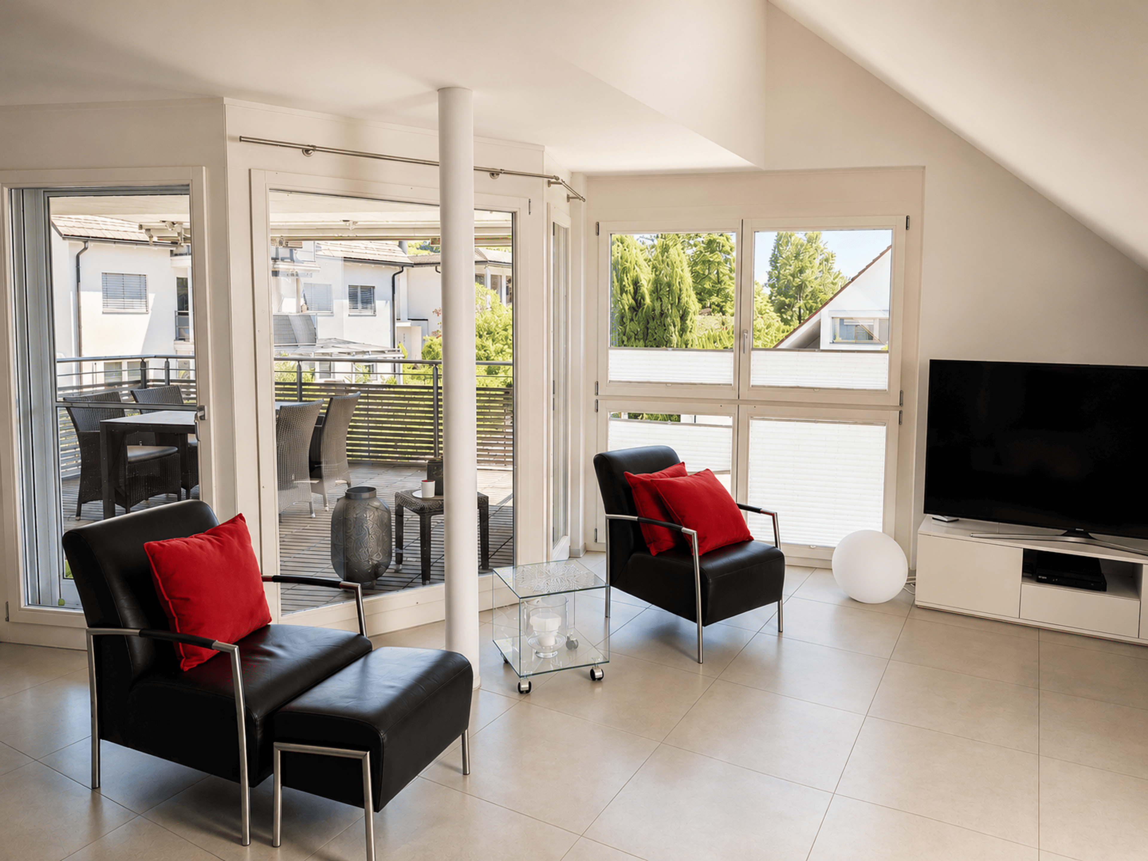 Helle 3.5-Zimmer-Wohnung mit Terrasse in Weiningen mieten - Bild 2