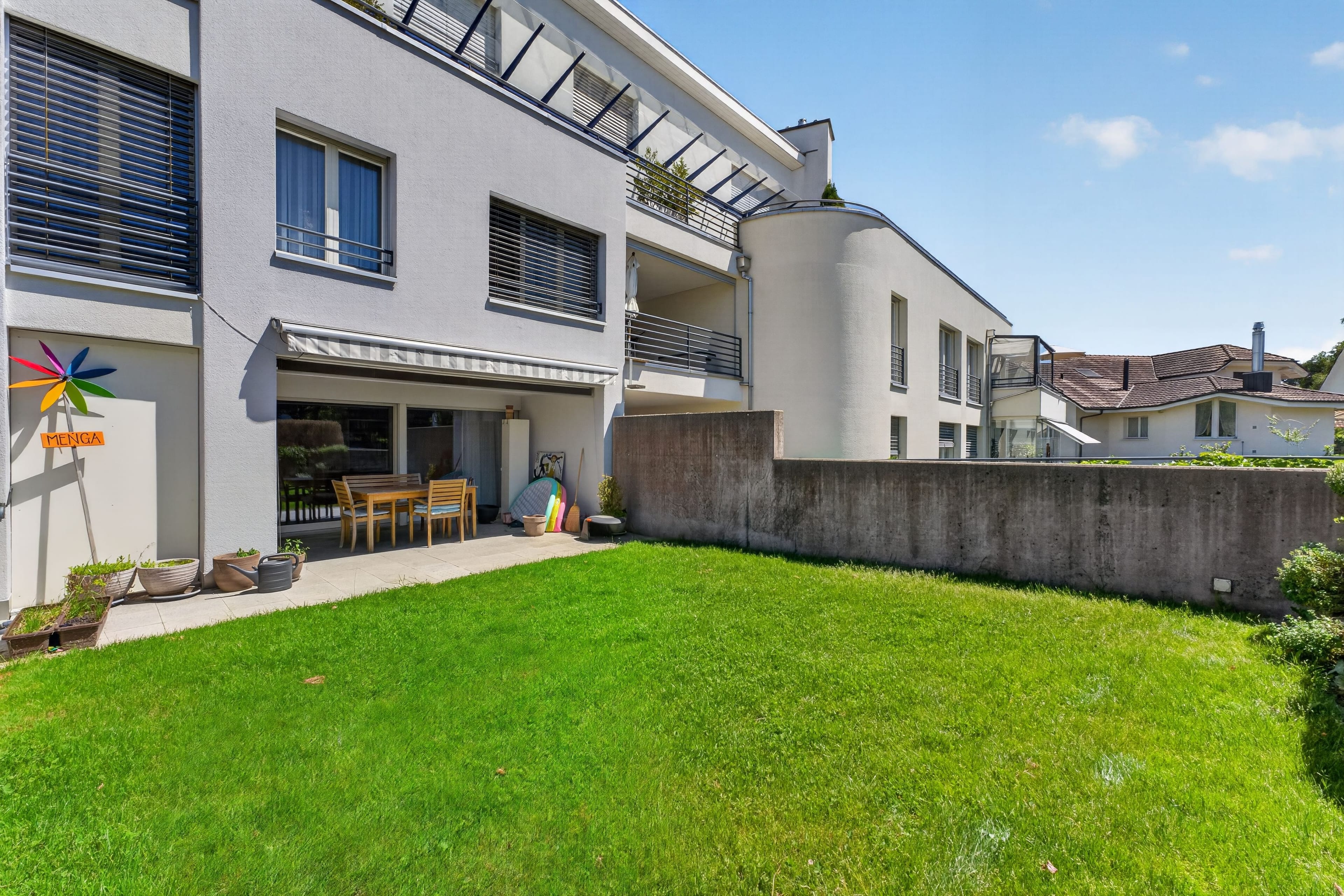 Wohnen wie im eigenen Haus – 5.5-Zimmer mit Garten und grosszügigem Grundriss - Bild 1
