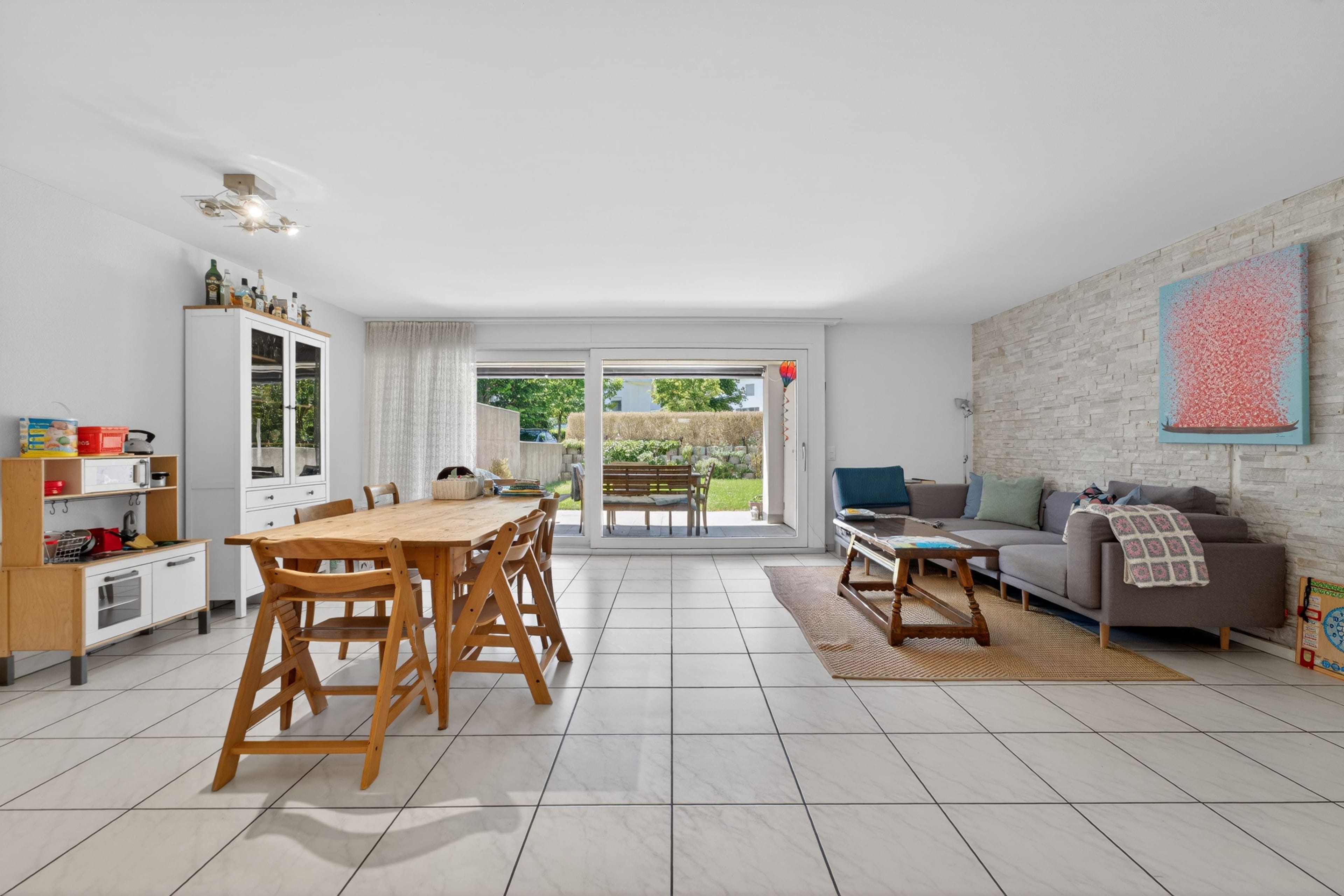 Wohnen wie im eigenen Haus – 5.5-Zimmer mit Garten und grosszügigem Grundriss - Bild 2