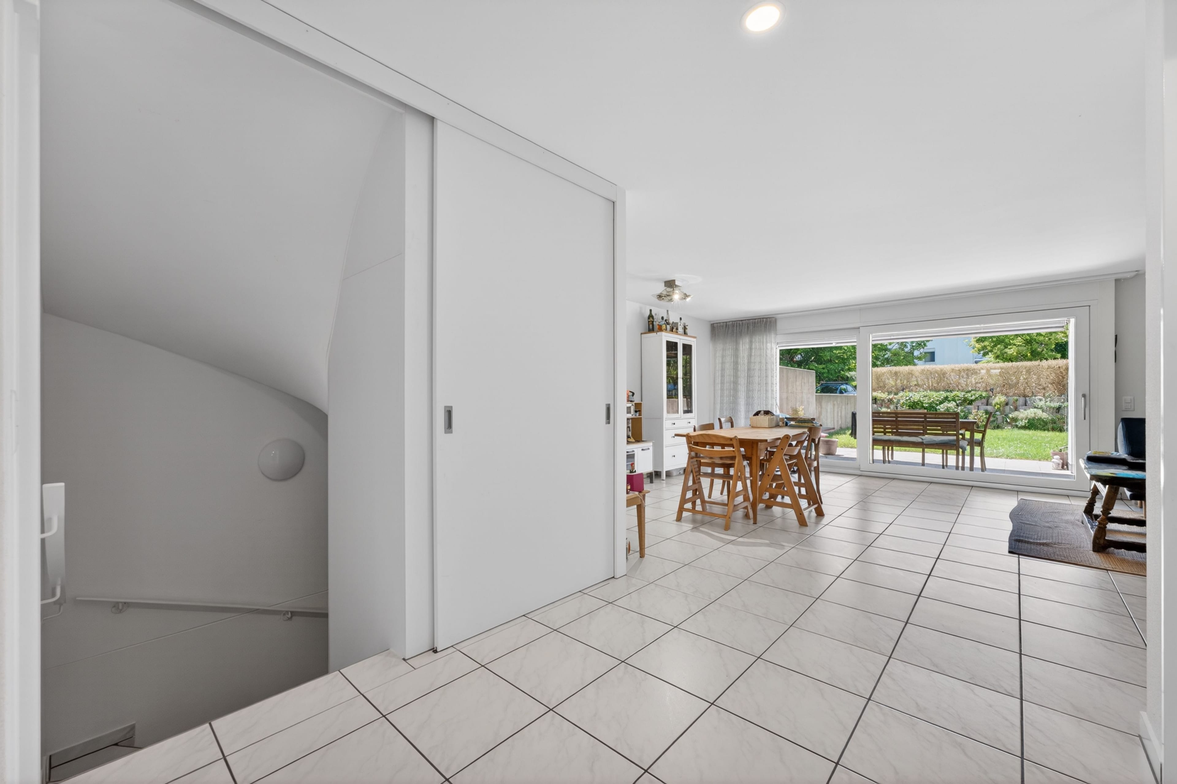 Wohnen wie im eigenen Haus – 5.5-Zimmer mit Garten und grosszügigem Grundriss - Bild 3