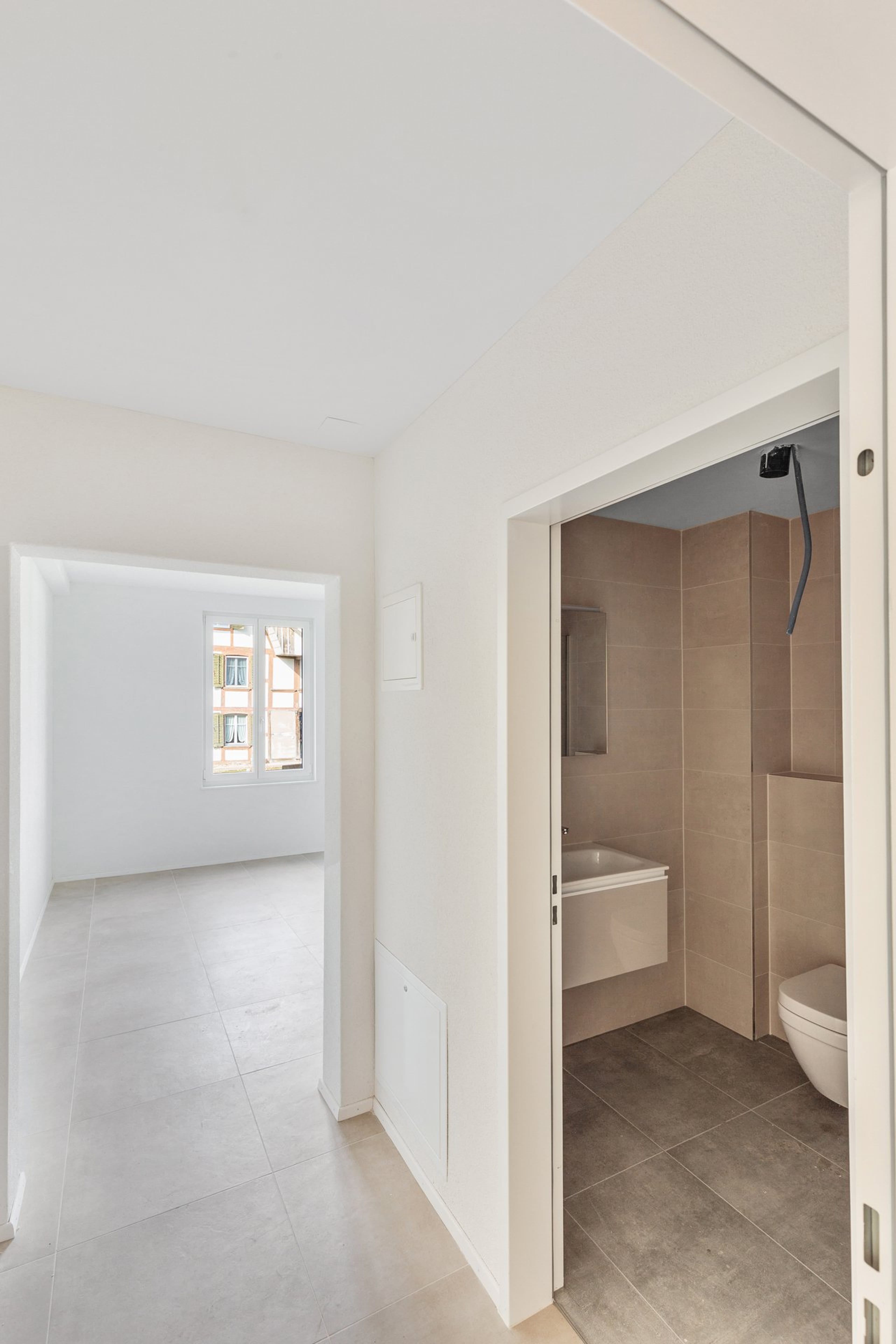 Moderne 2.5-Zimmer-Wohnung mit Regendusche in Aarwangen - Bild 6