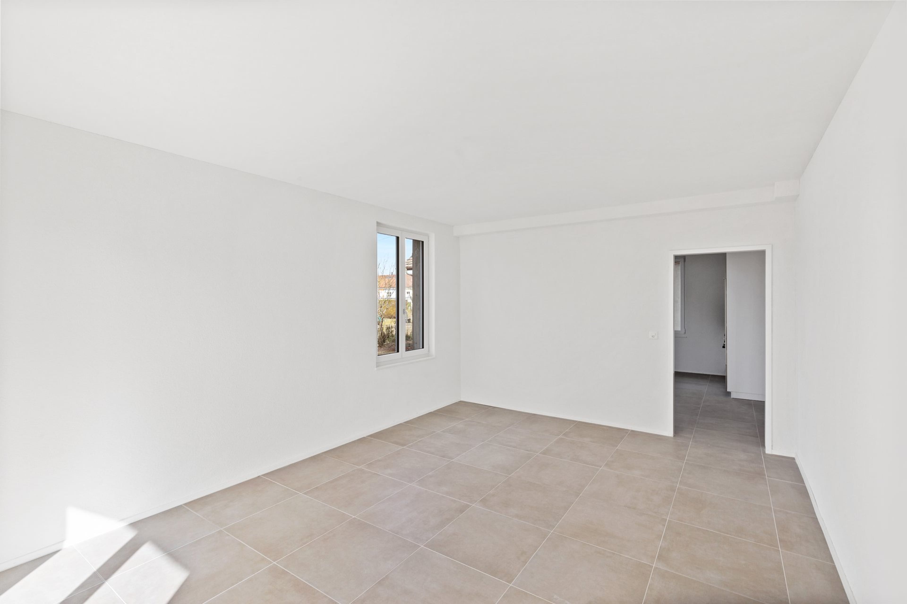 Moderne 2.5-Zimmer-Wohnung mit Regendusche in Aarwangen - Bild 2