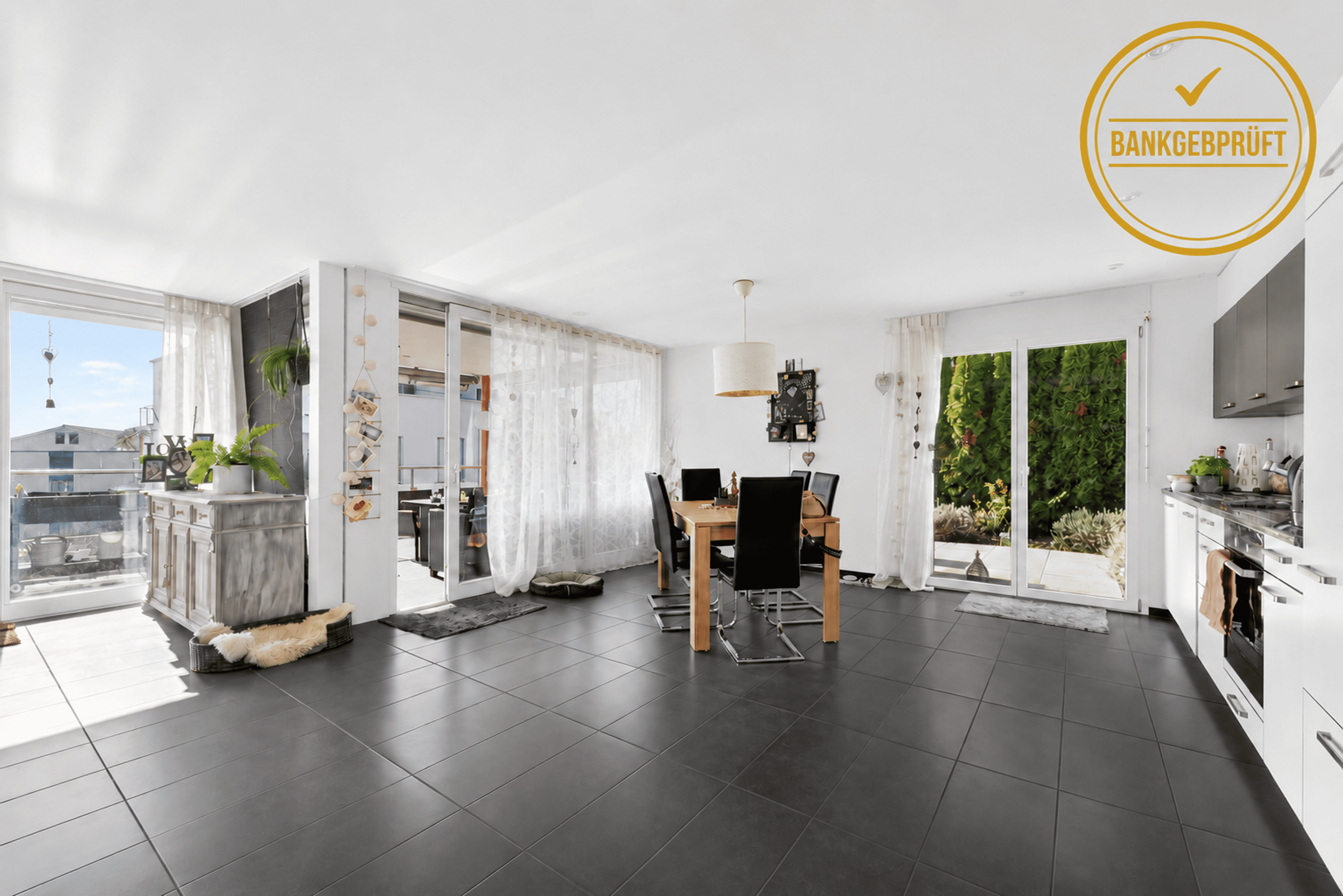 2.5-Zimmer-Gartenwohnung mit Balkon und grosszügigem Gartensitzplatz - Bild 1