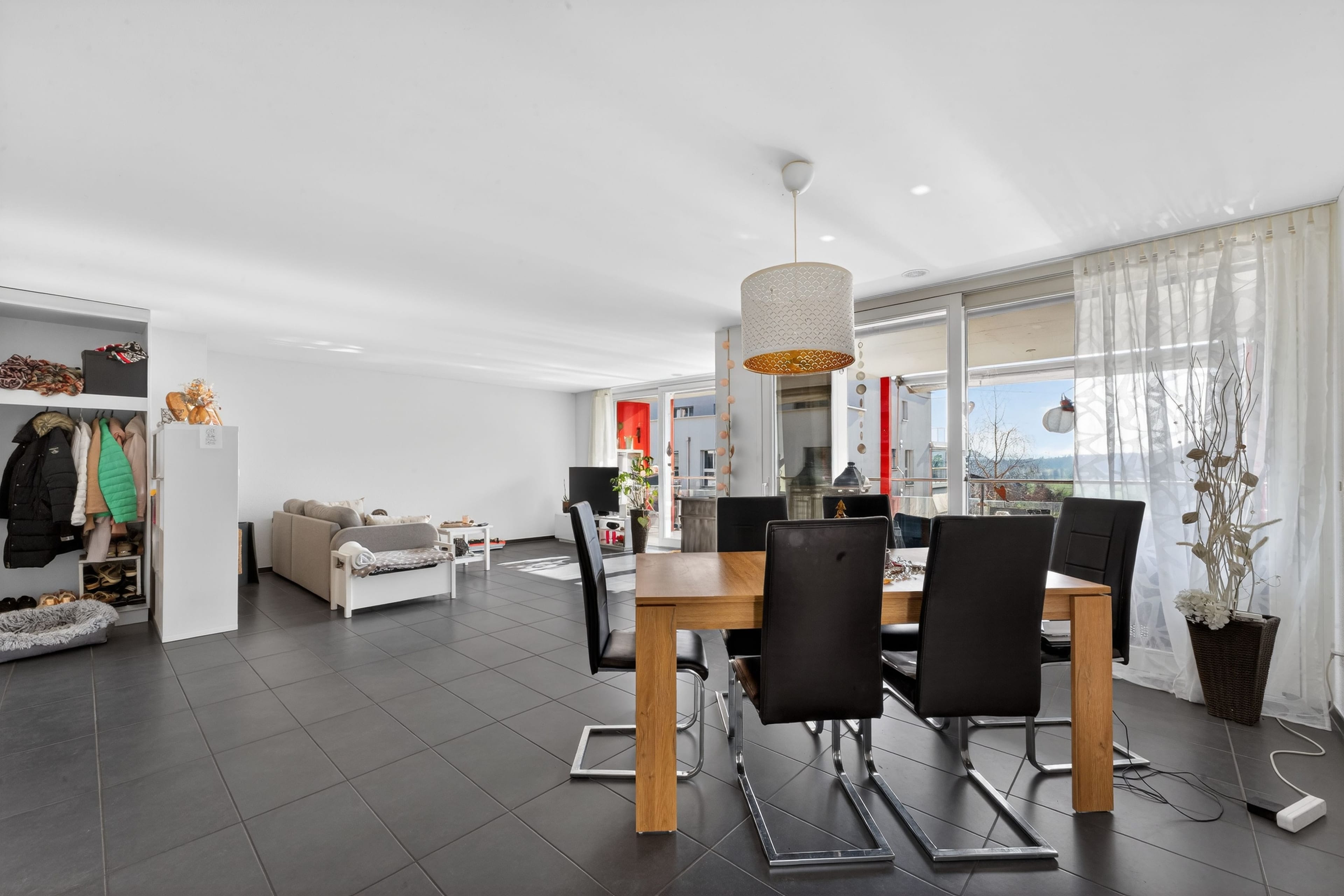 2.5-Zimmer-Gartenwohnung mit Balkon und grosszügigem Gartensitzplatz - Bild 6