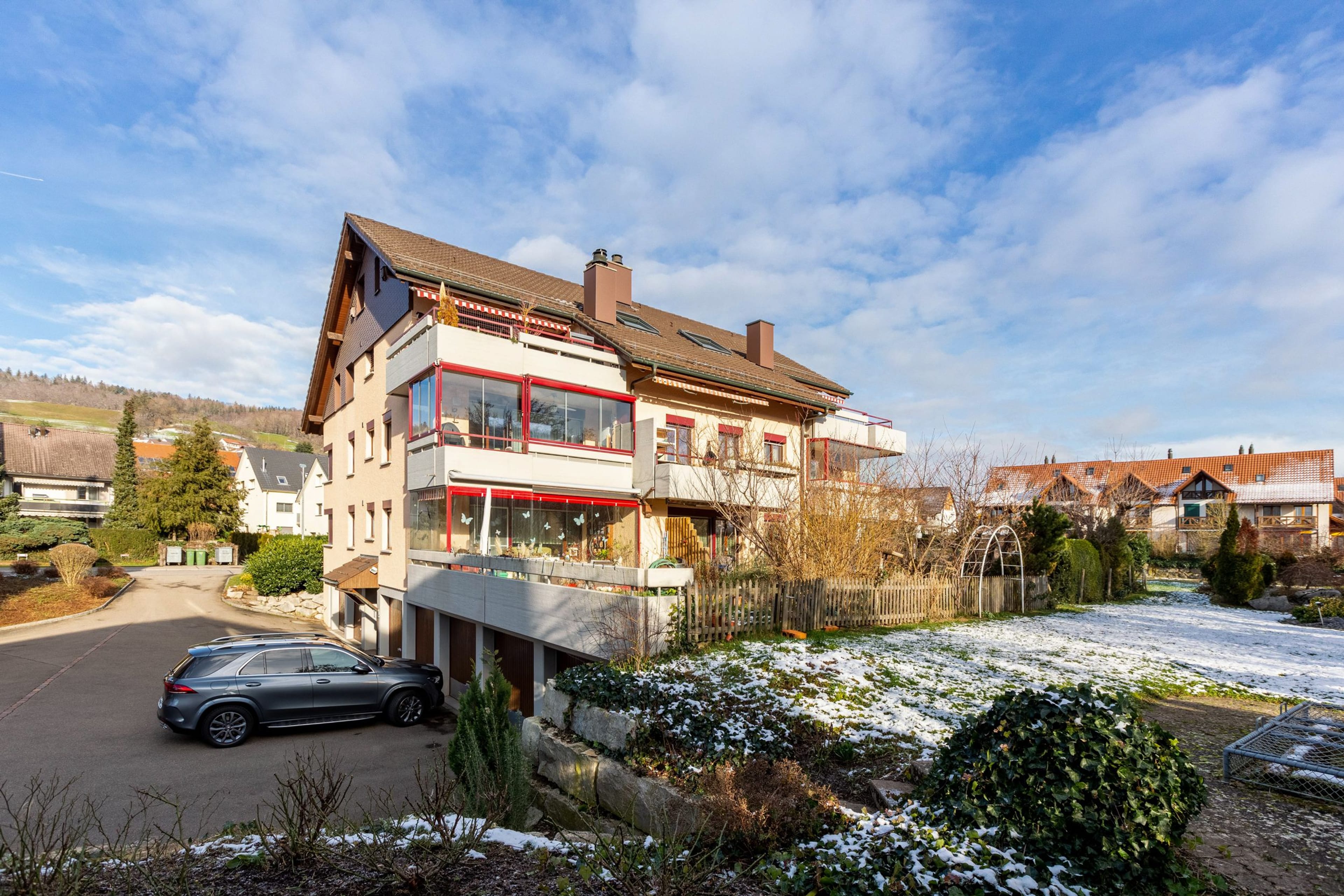 Helle 4.5-Zimmerwohnung mit Balkon und Aussicht in Schöfflisdorf - Bild 1