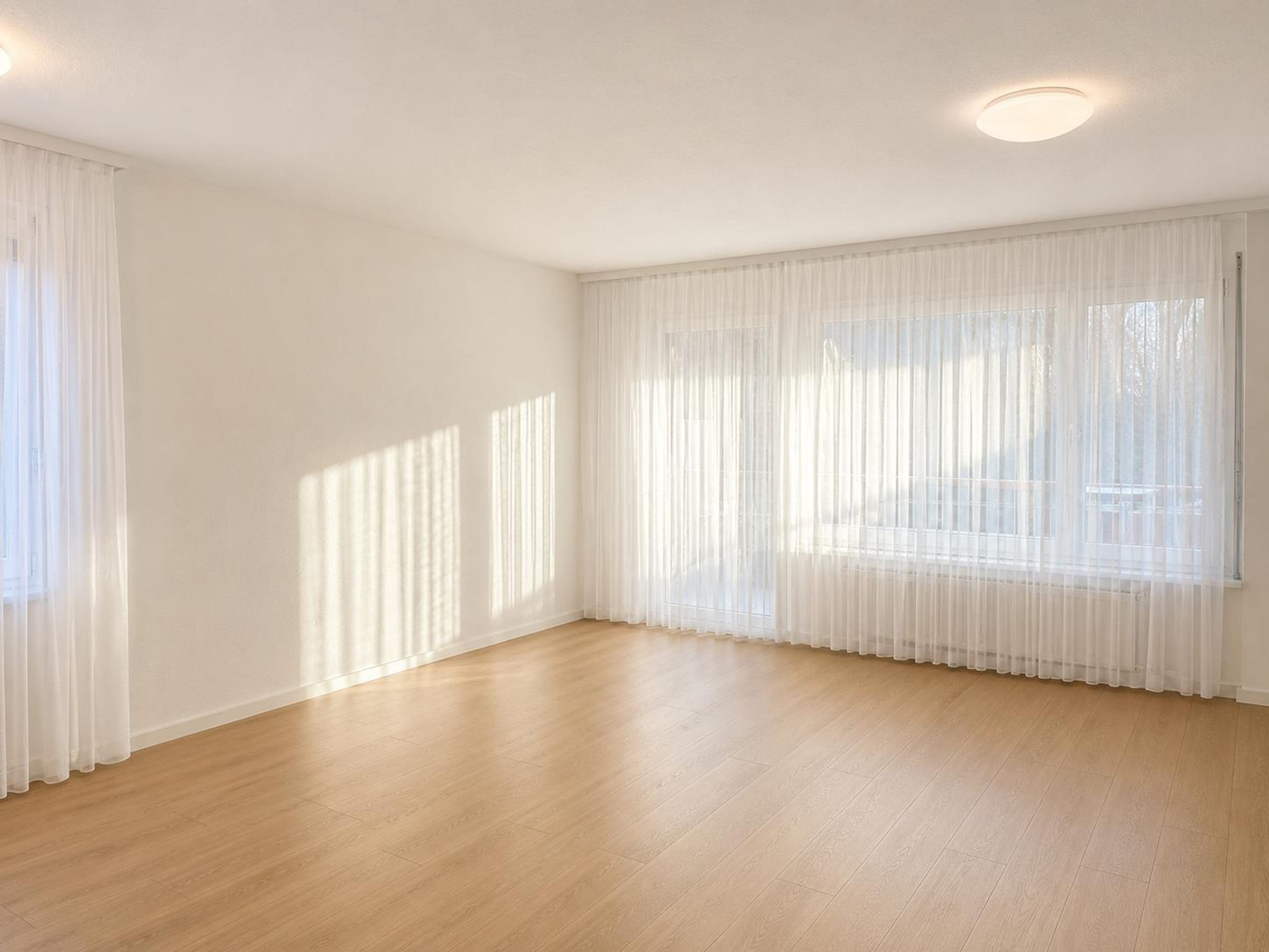 Helle 4.5-Zimmerwohnung mit Balkon und Aussicht in Schöfflisdorf - Bild 3