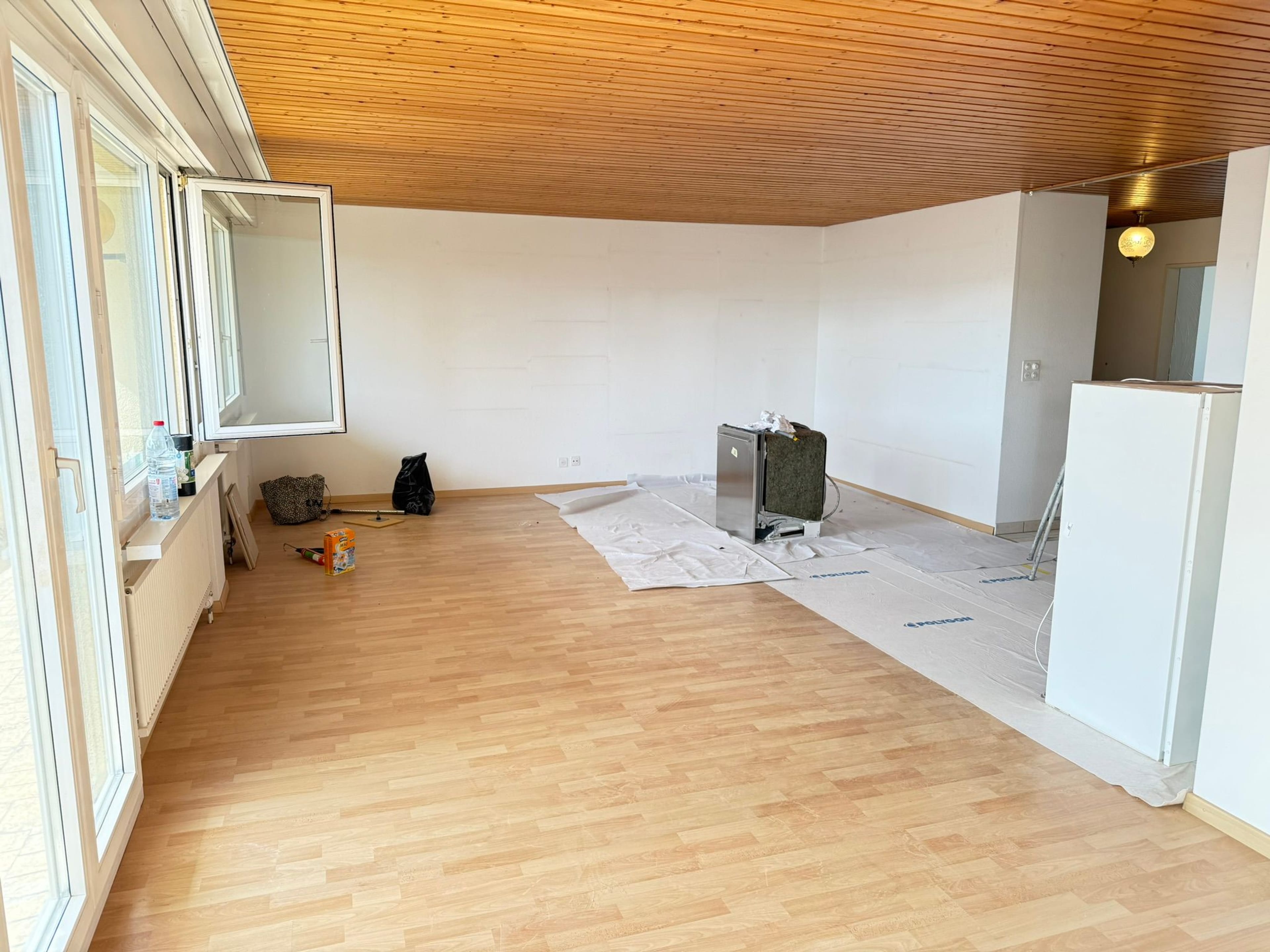 Nähe Bahnhof, Einkaufszentrum 4.5 WHG mit Bastelraum - 3
