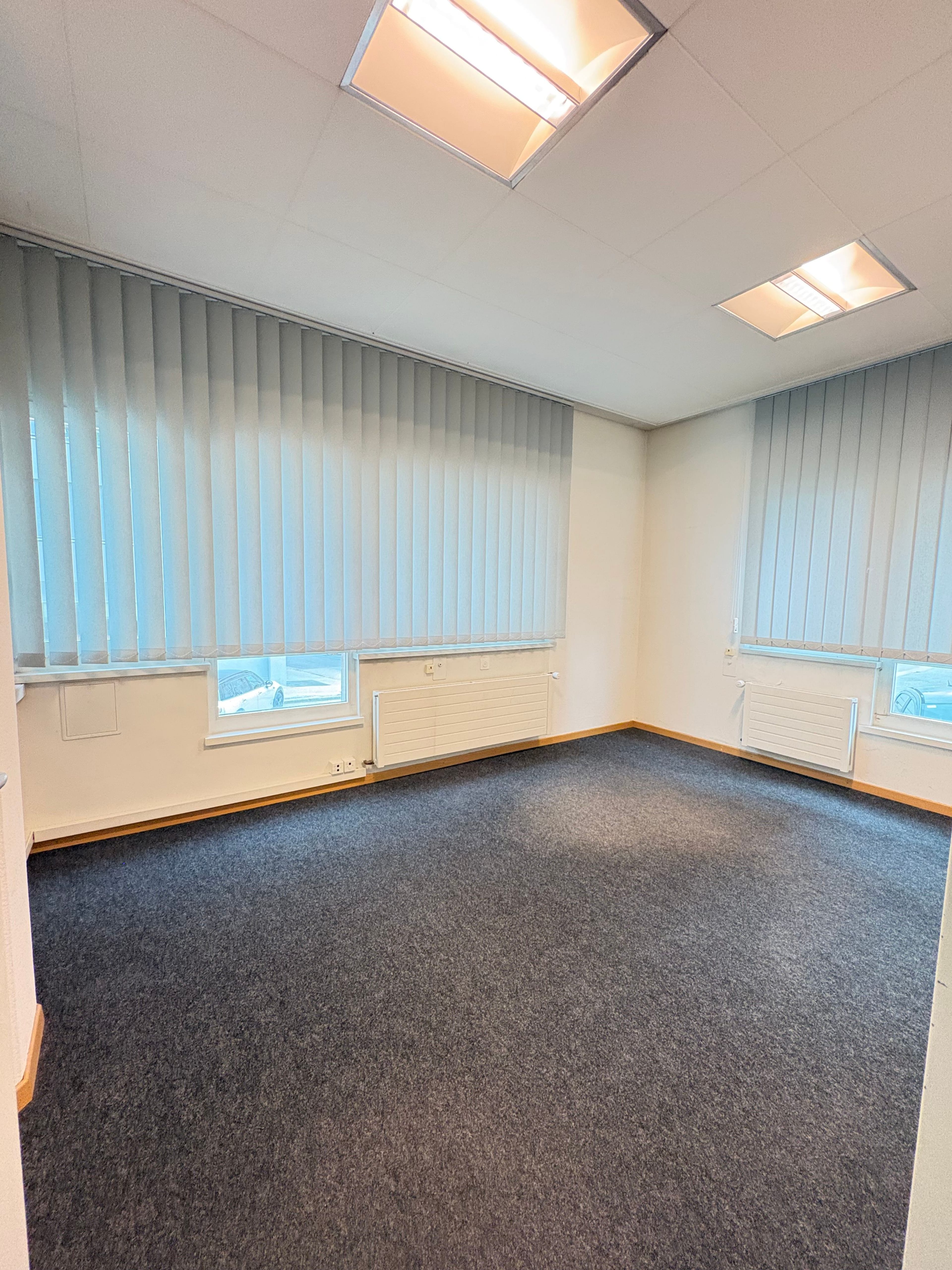 Bureaux/locaux 102-402 m², haute visibilité - La Chaux-de-Fonds - 17