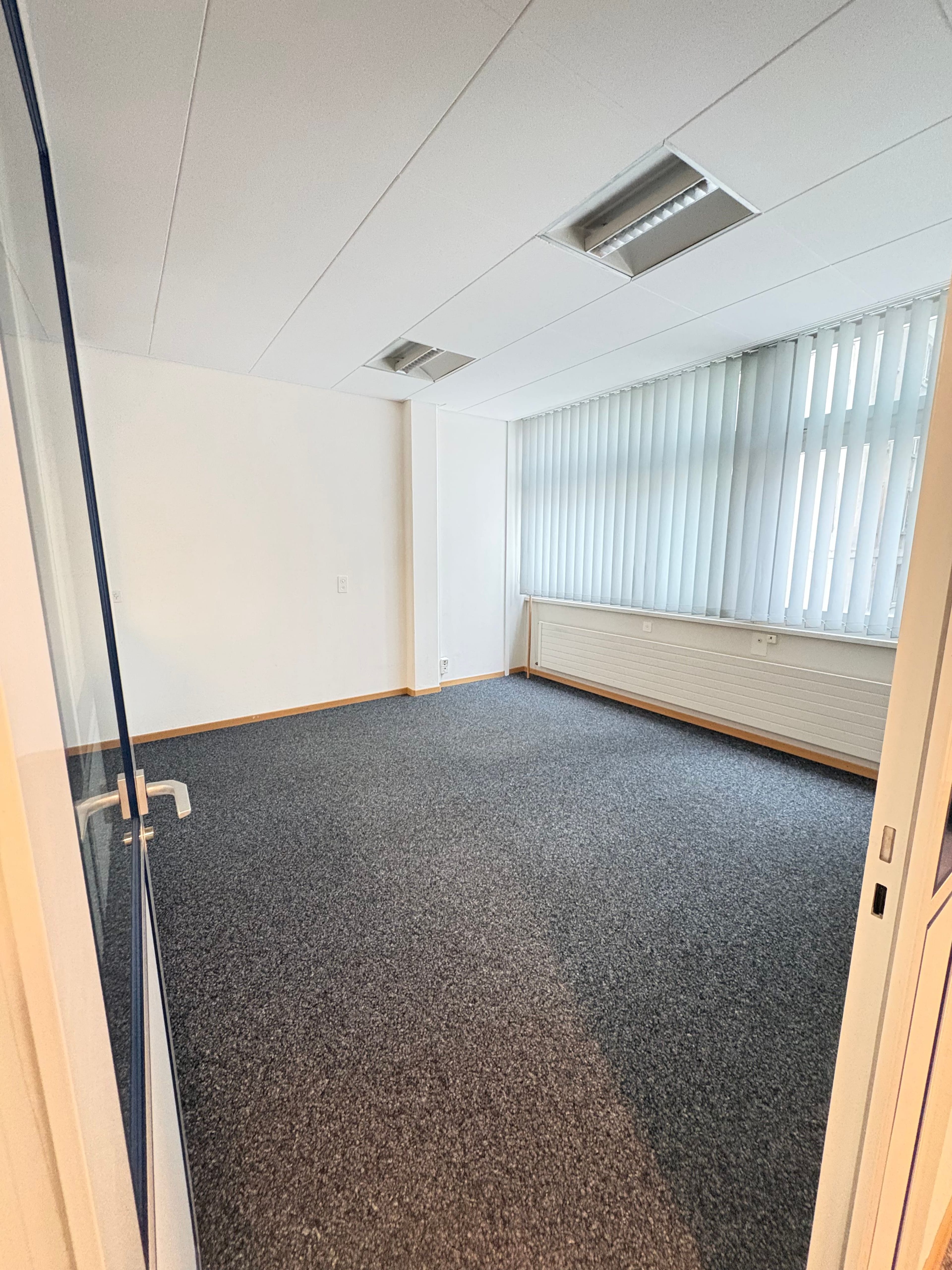 Bureaux/locaux 102-402 m², haute visibilité - La Chaux-de-Fonds - 15