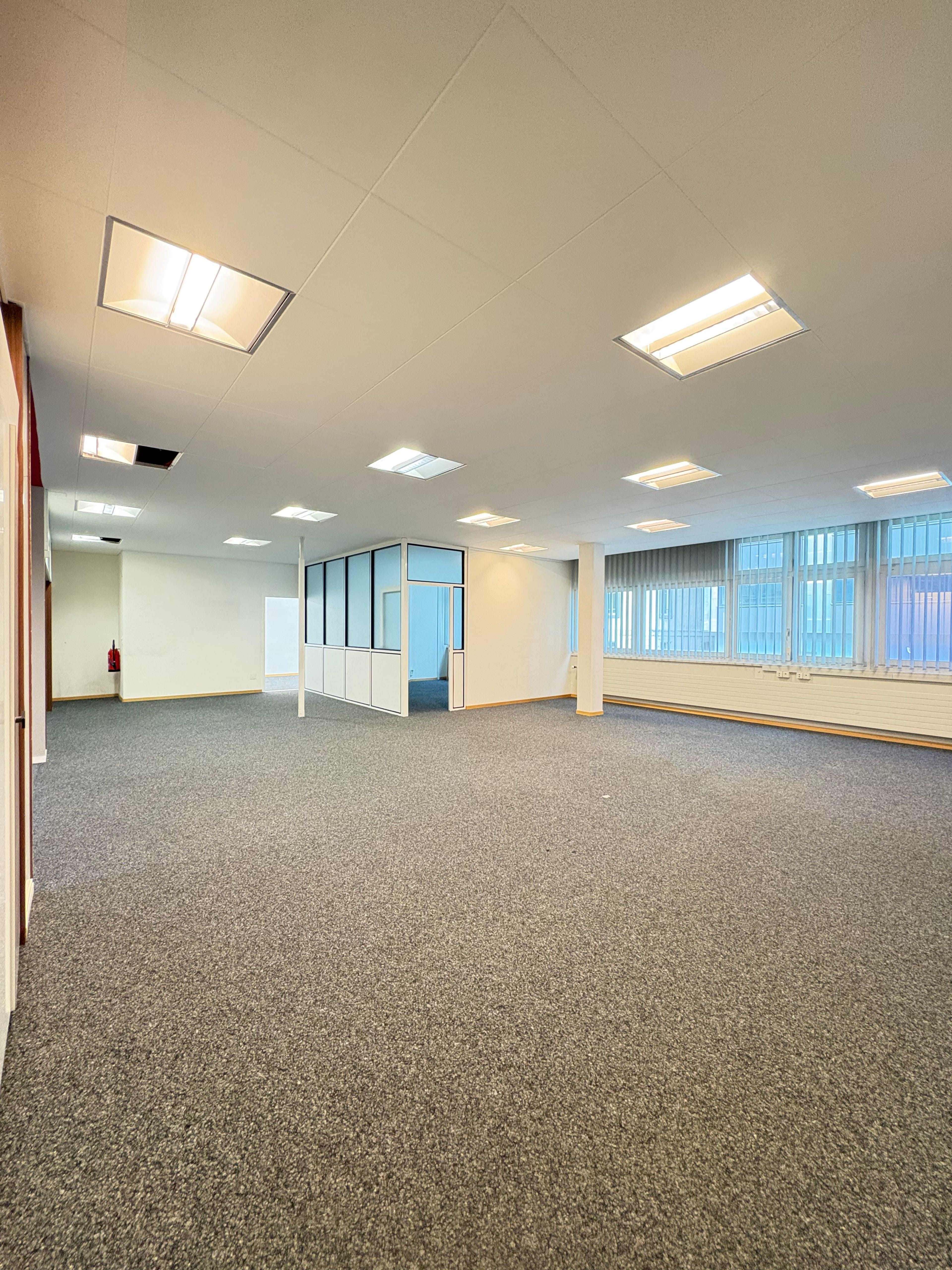 Bureaux/locaux 102-402 m², haute visibilité - La Chaux-de-Fonds - 13