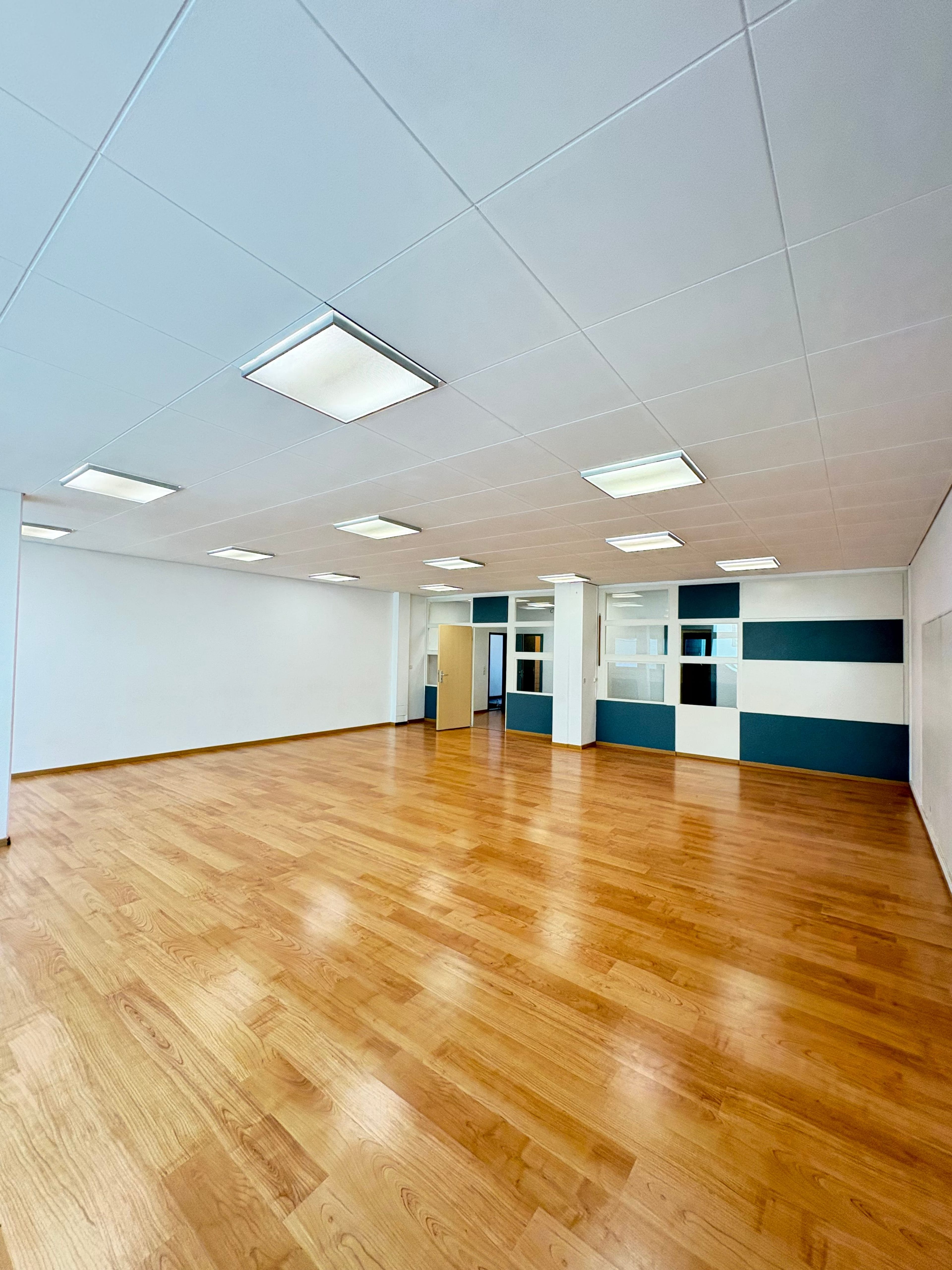 Bureaux/locaux 102-402 m², haute visibilité - La Chaux-de-Fonds - 7