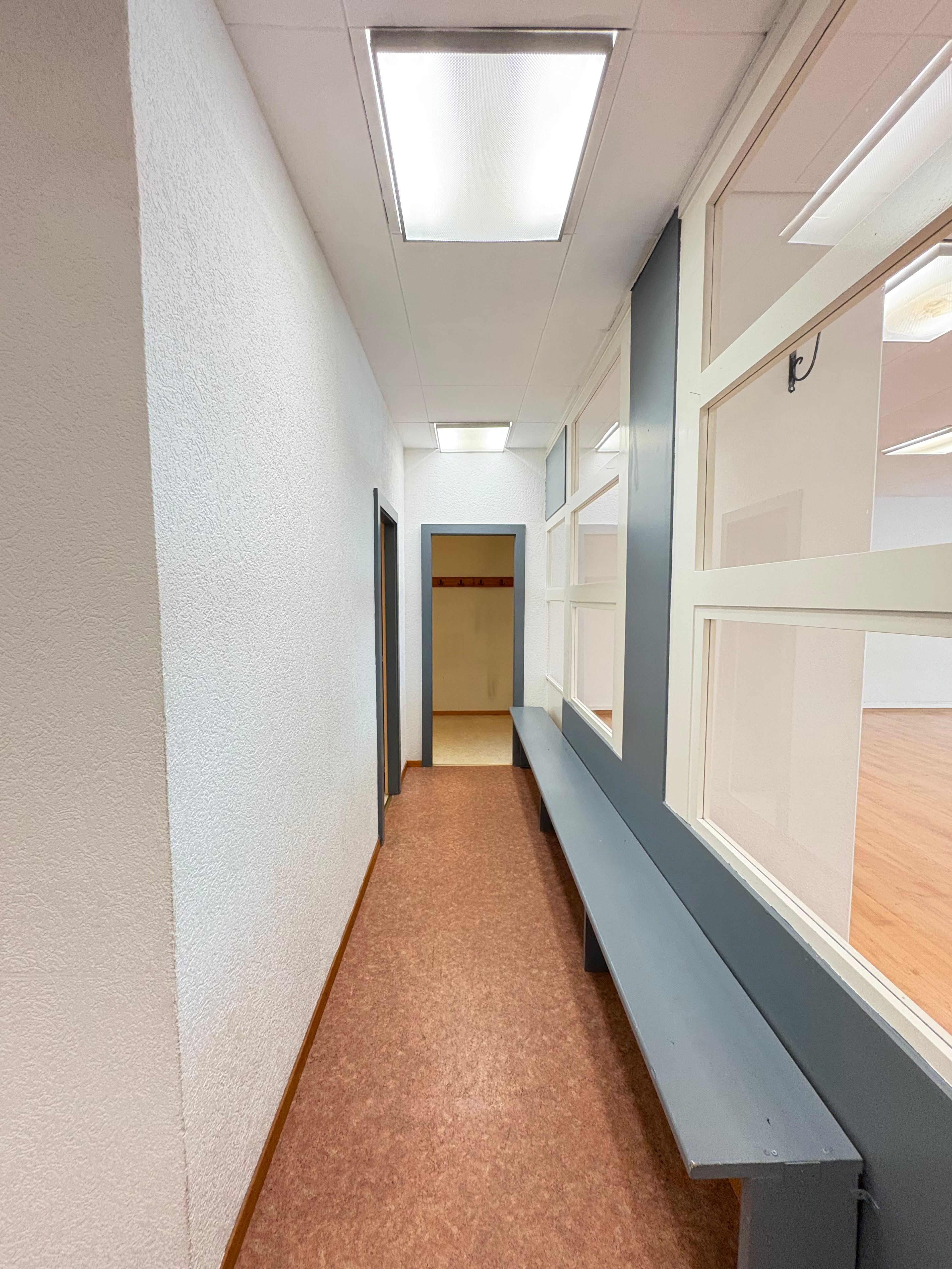 Bureaux/locaux 102-402 m², haute visibilité - La Chaux-de-Fonds - 8