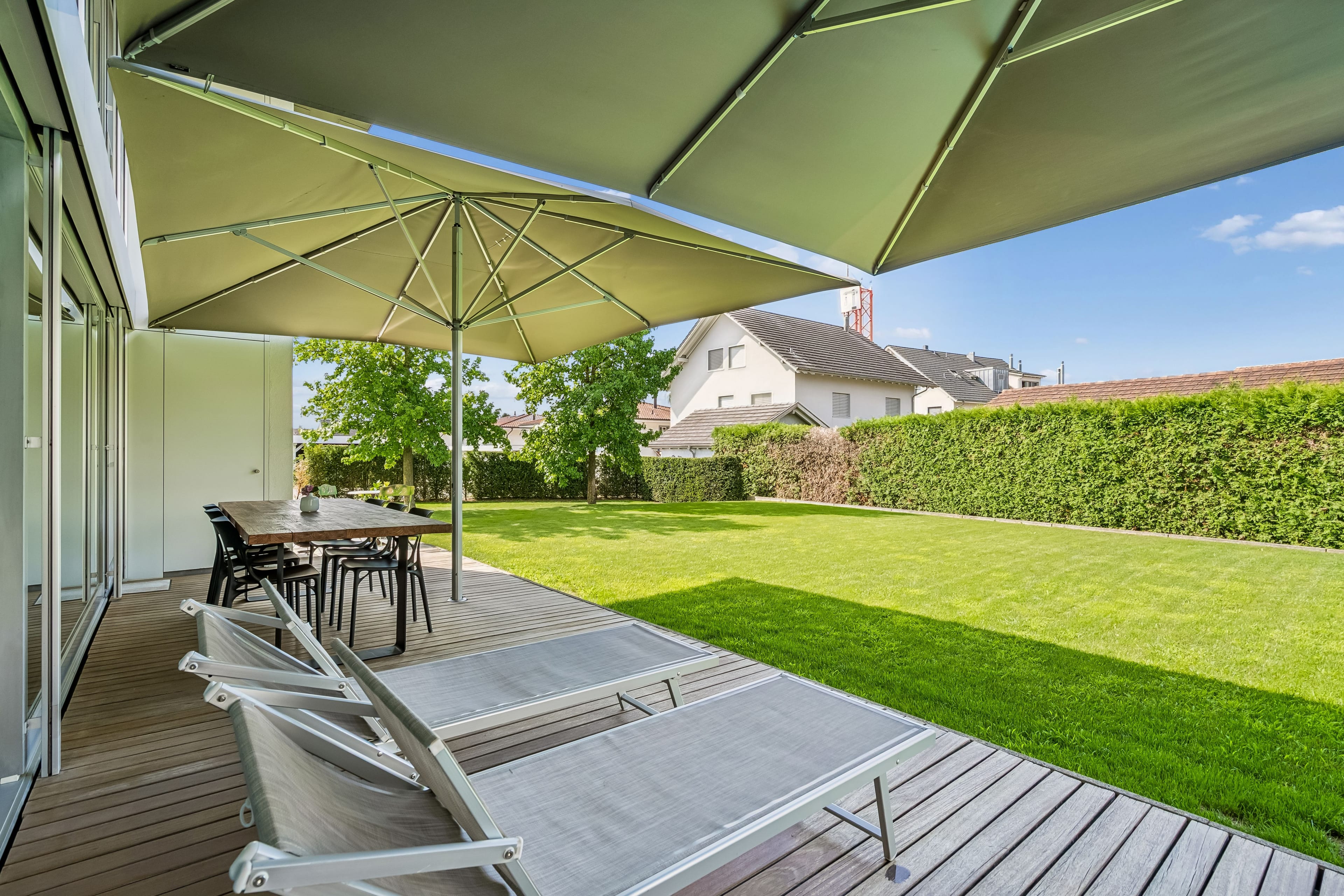 Wohnen wie im Ferienresort – Architektenhaus mit Pool und Garten - 3