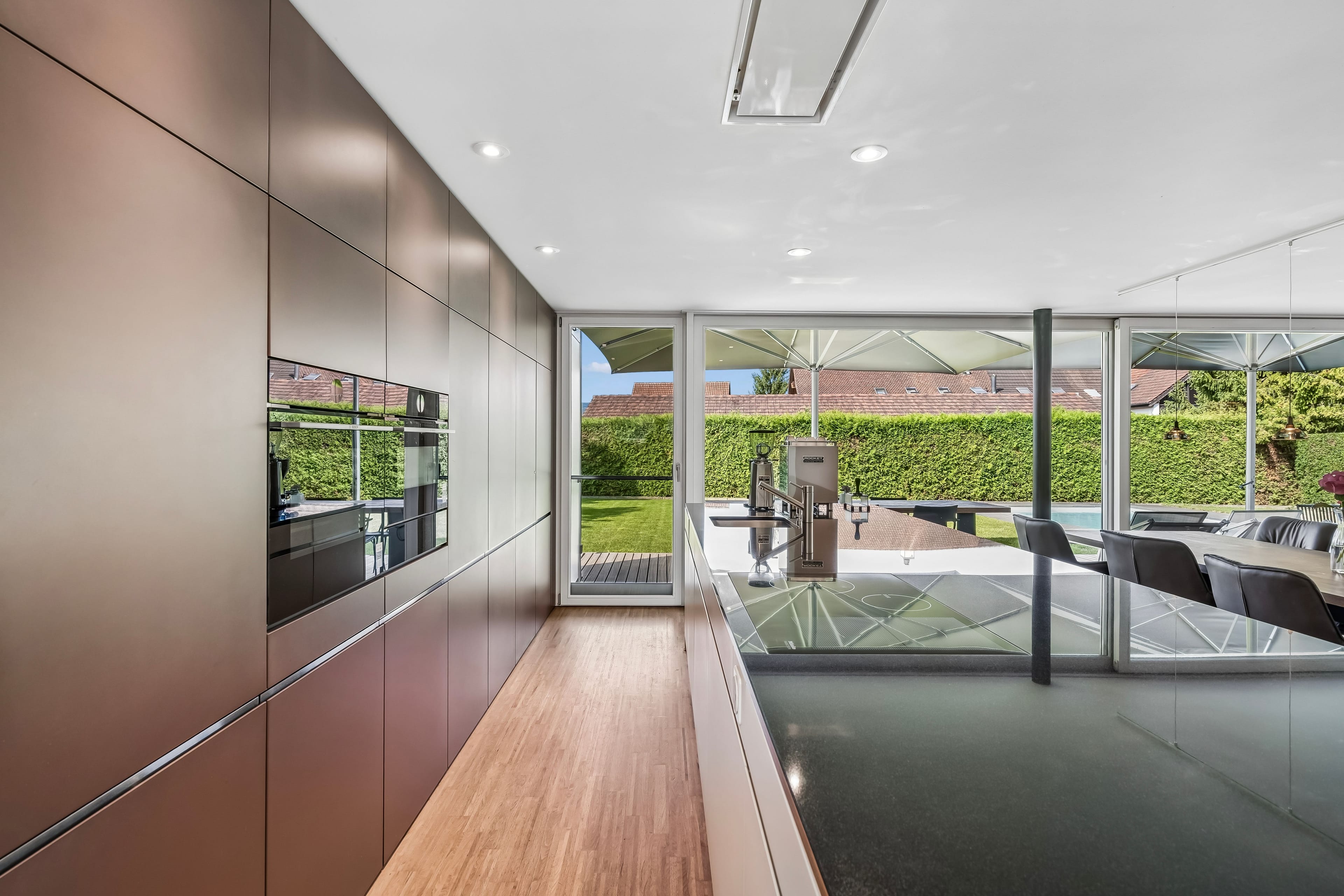Wohnen wie im Ferienresort – Architektenhaus mit Pool und Garten - 8