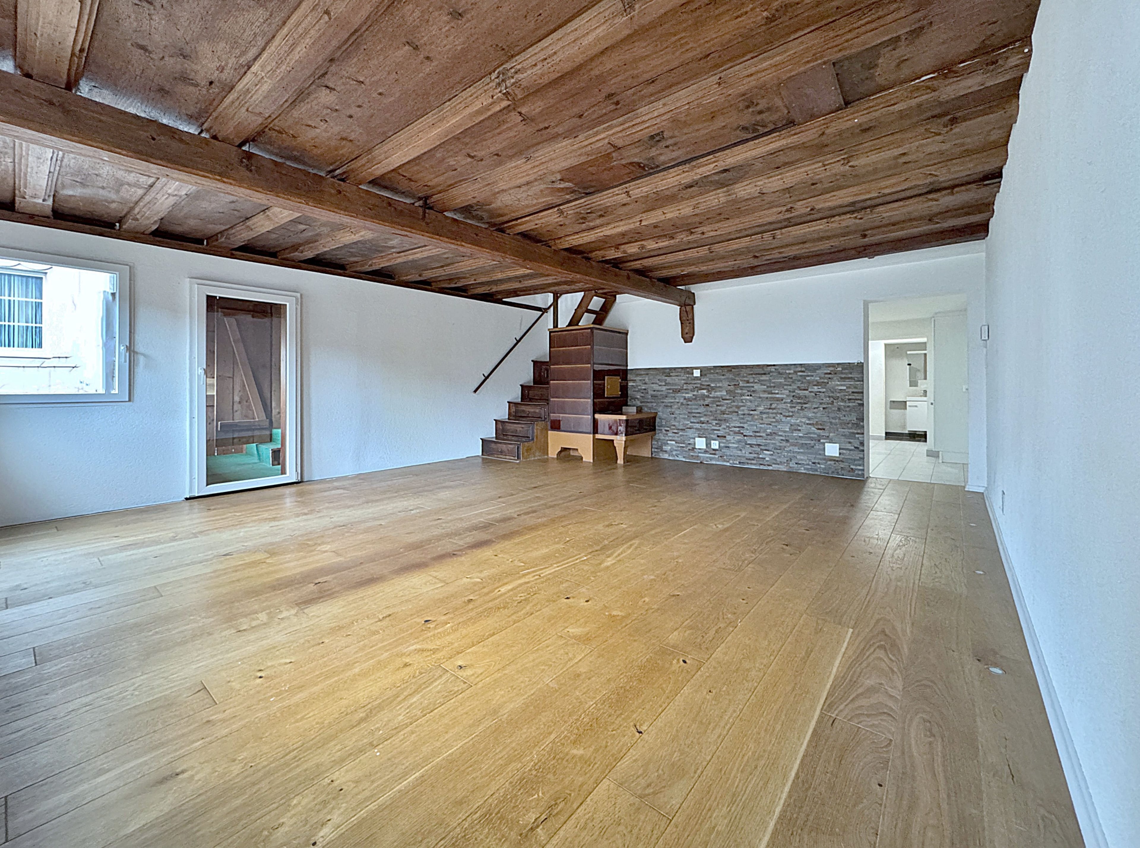 Frisch sanierte 5.5-Zimmer-Maisonette mit Laube in Netstal - 3