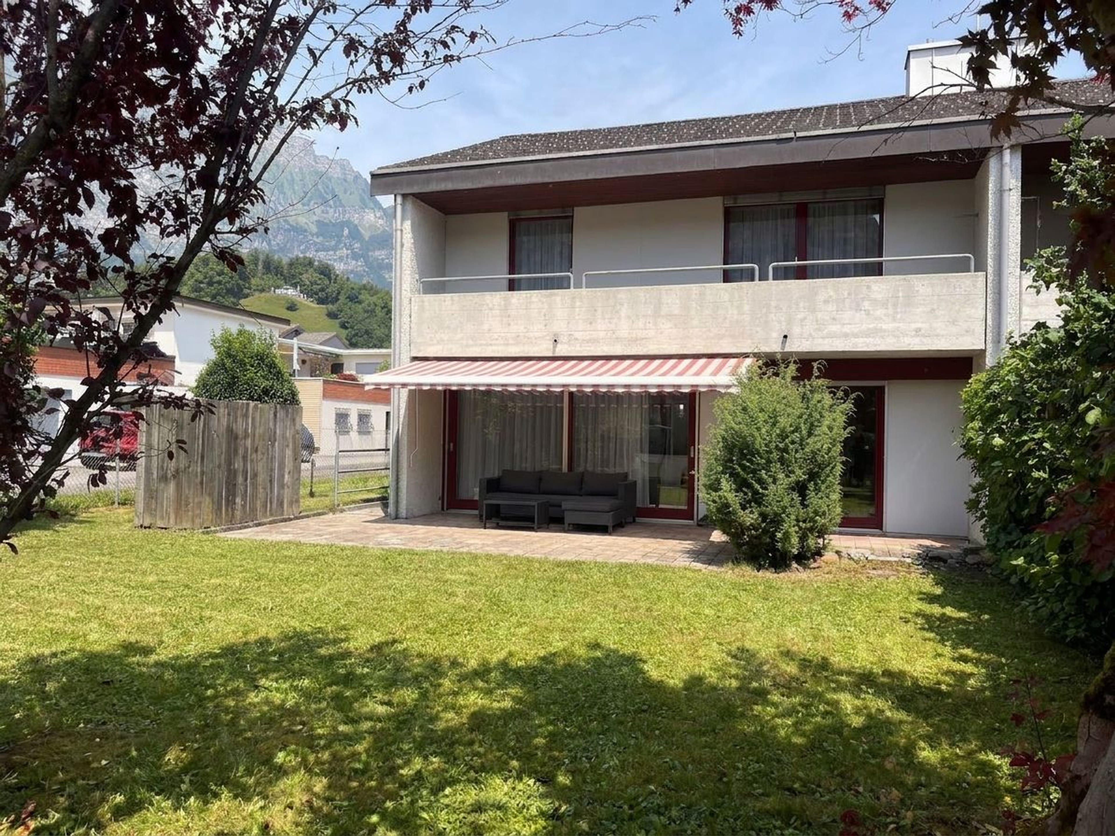 4.5-Zi.-Einfamilienhaus mit Garten und Bergblick, Glarus - 1