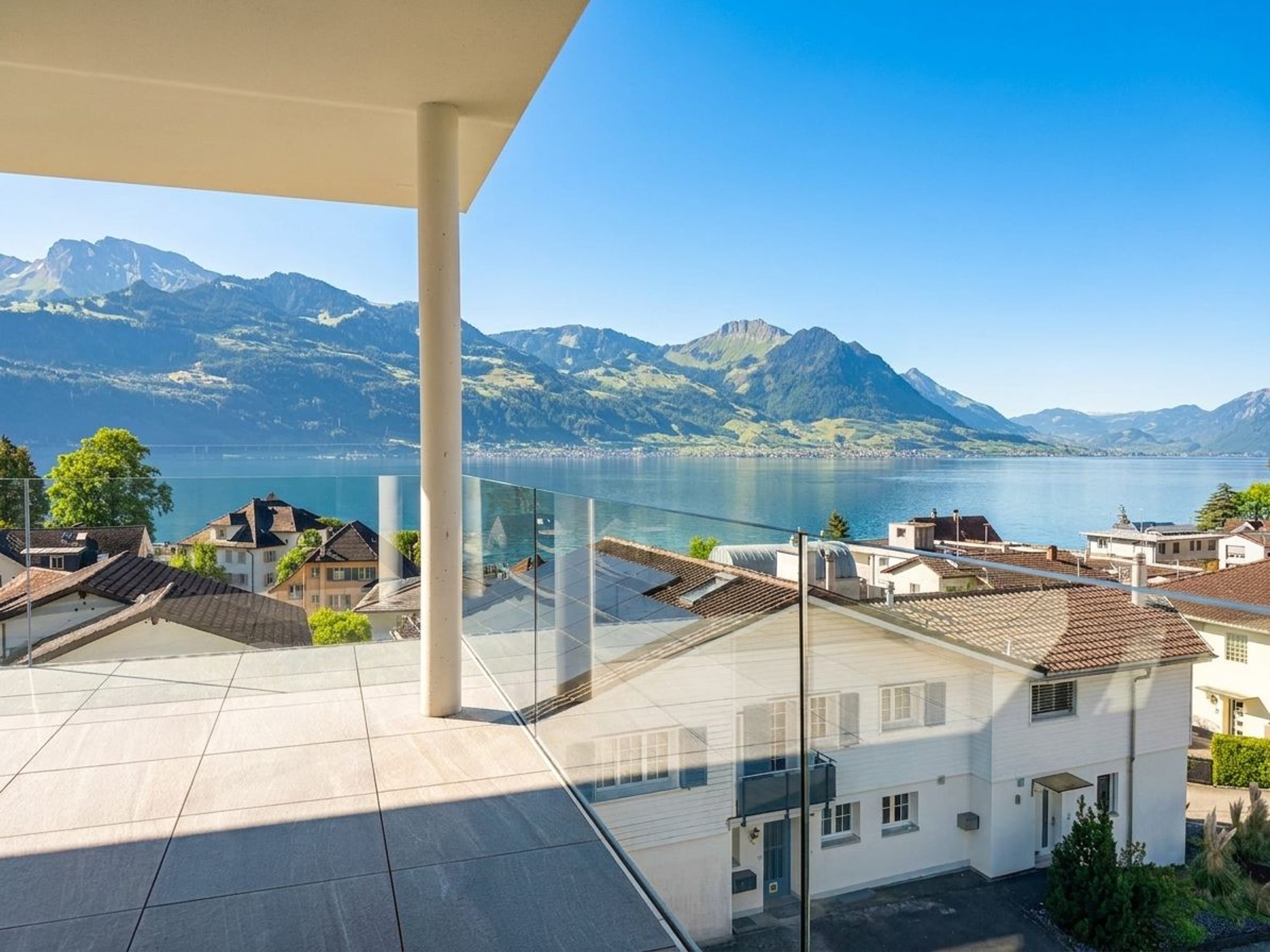 5.5-Zimmer-Maisonette mit unverbaubarer Seesicht, Gersau - 2