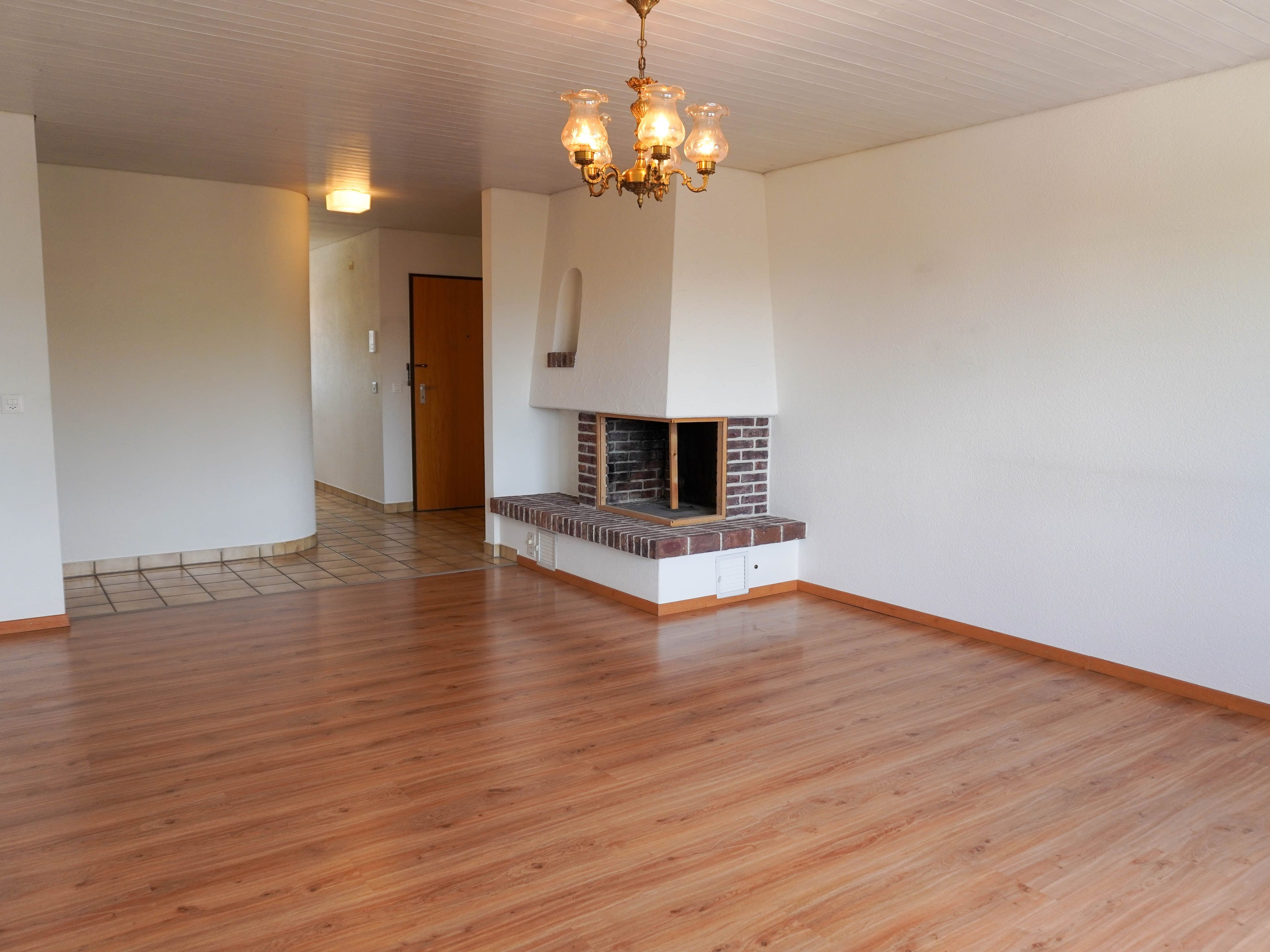Zentral wohnen in Wohlen: Helle 3½-Zimmer-Wohnung mit Balkon - 2